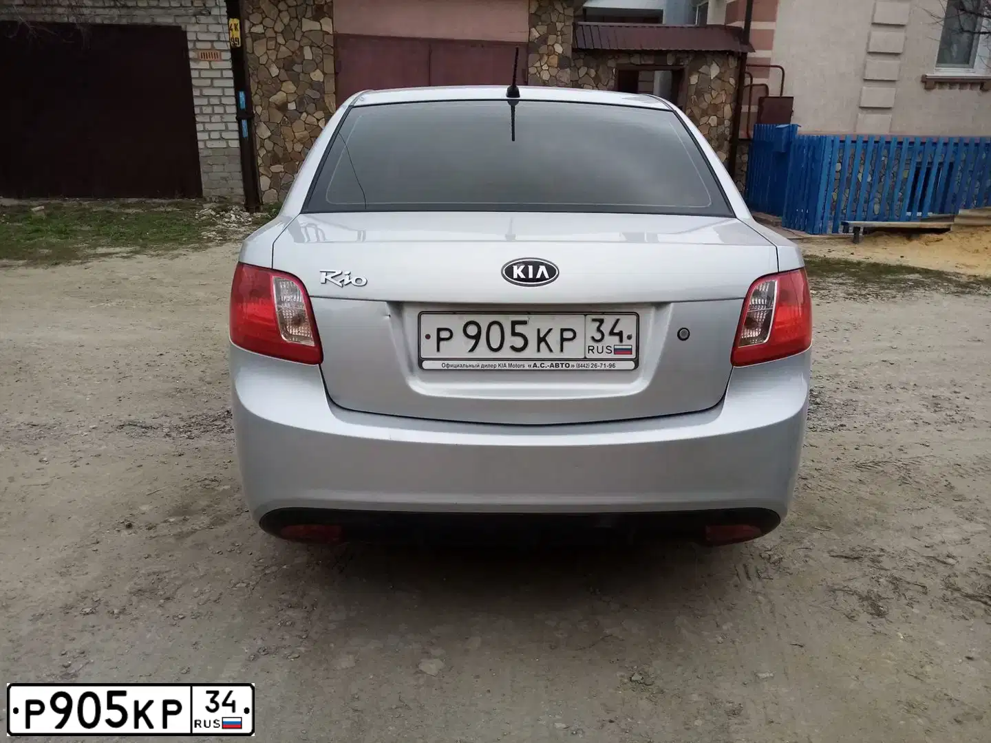 Фото автомобиля KIA RIO, 2011 — госномер Р905КР34. Цвет: СЕРЕБРИСТЫЙ