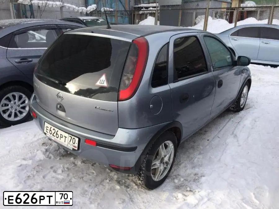 Фото автомобиля OPEL CORSA, 2005 — госномер Н620КН154. Цвет: СЕРЫЙ