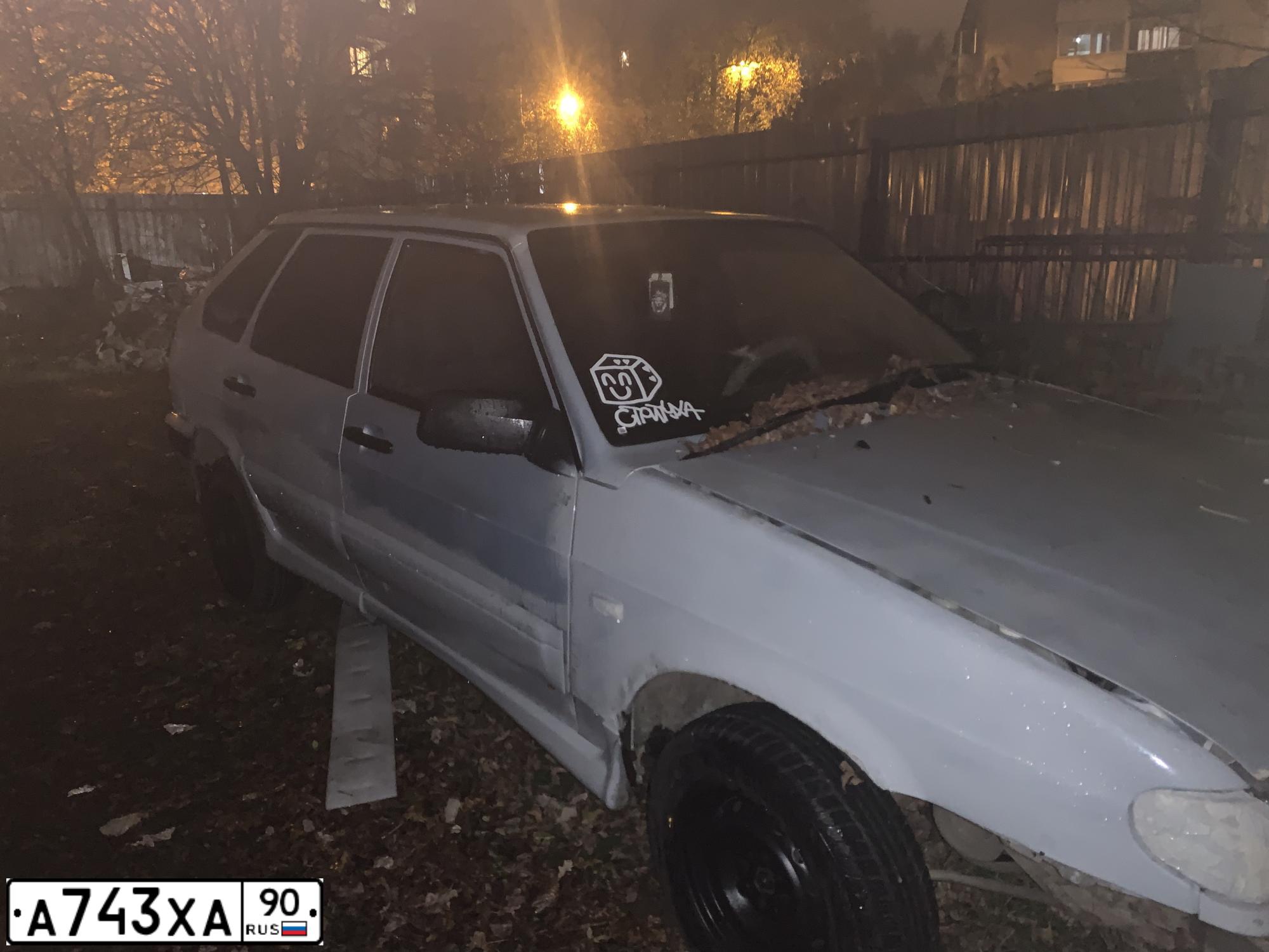 Фото автомобиля LADA 2114 SAMARA, 2011 — госномер Е006РР21. Цвет: СИНЕ-ЧЕРНЫЙ