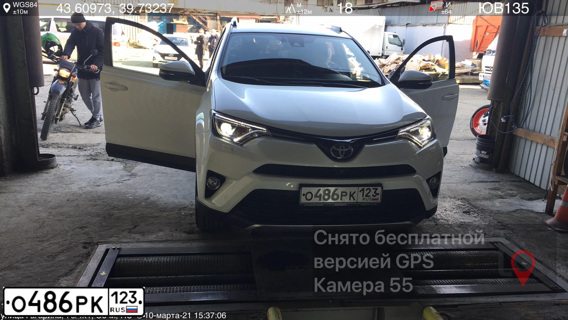 Фото автомобиля TOYOTA RAV4, 2015 — госномер О486РК123. Цвет: Белый