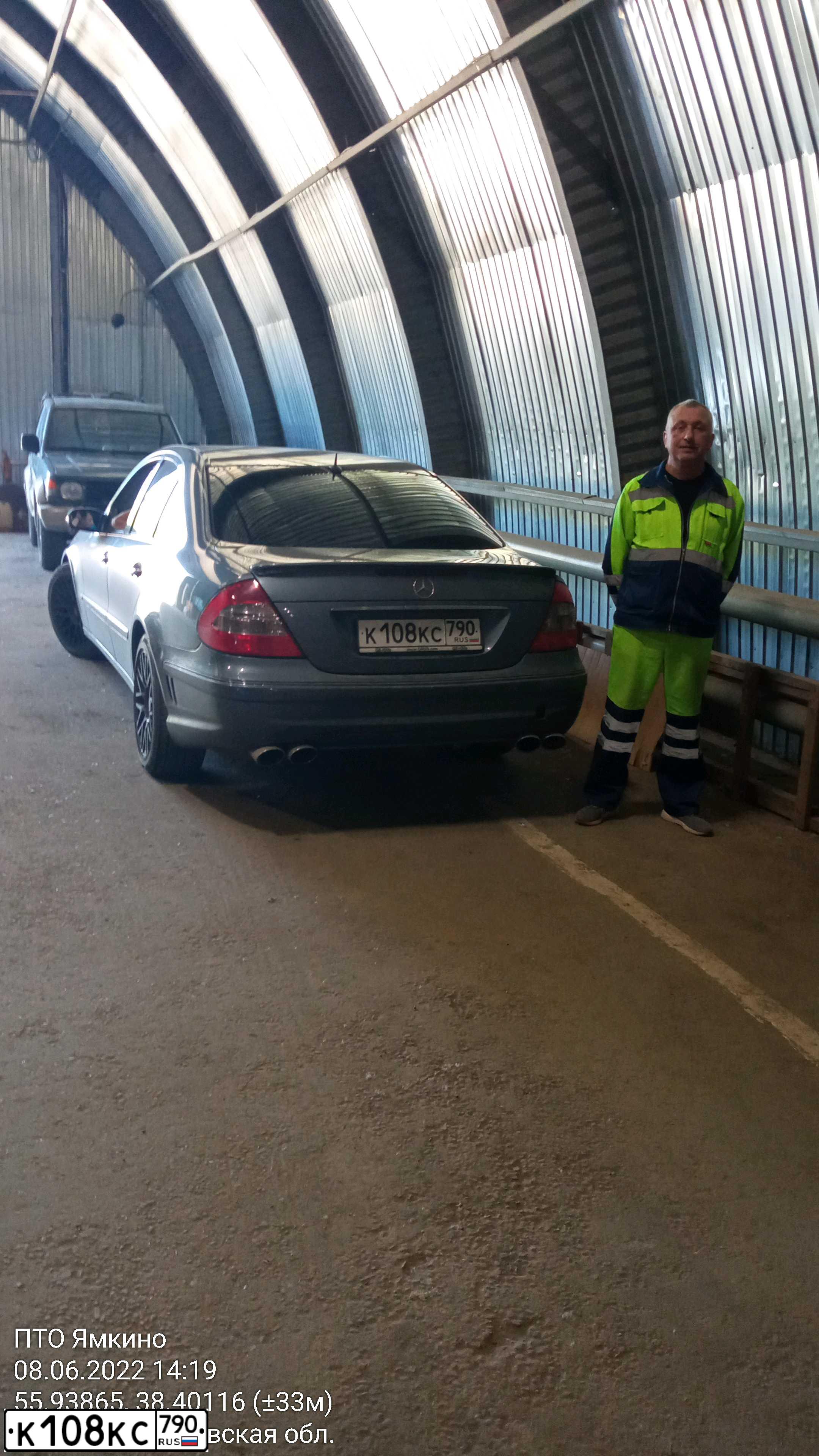 Фото автомобиля MERCEDES-BENZ E240, 2003 — госномер С677ТХ43. Цвет: СИНИЙ ГОЛУБОЙ