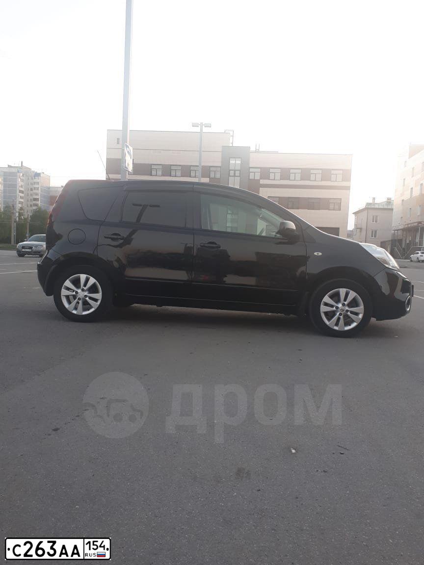Фото автомобиля NISSAN NOTE, 2012 — госномер У933ХС22. Цвет: ЧЕРНЫЙ