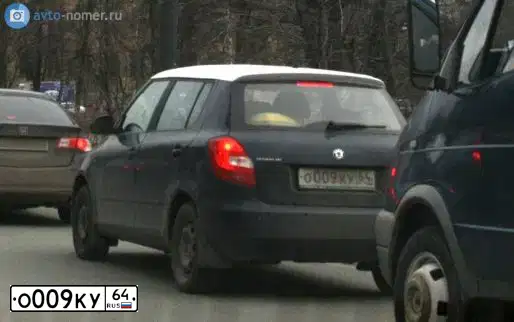 Фото автомобиля BMW X1, 2012 — госномер О009КУ64. Цвет: Коричневый