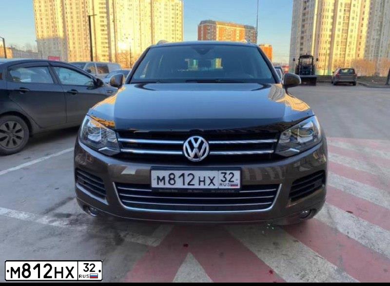 Фото автомобиля VOLKSWAGEN TOUAREG, 2012 — госномер М900РР43. Цвет: Коричневый