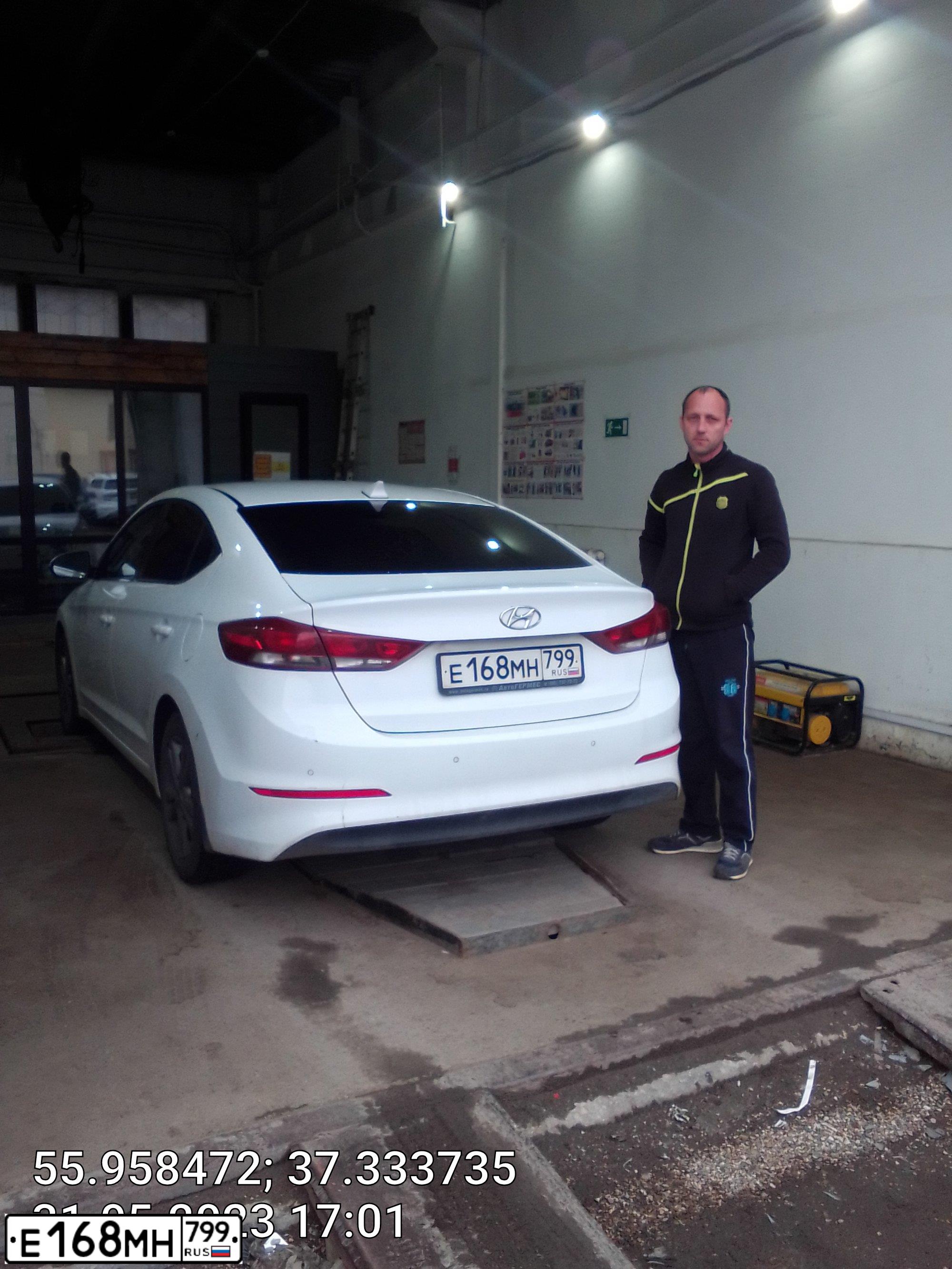 Фото автомобиля HYUNDAI ELANTRA, 2018 — госномер Е168МН799. Цвет: Белый