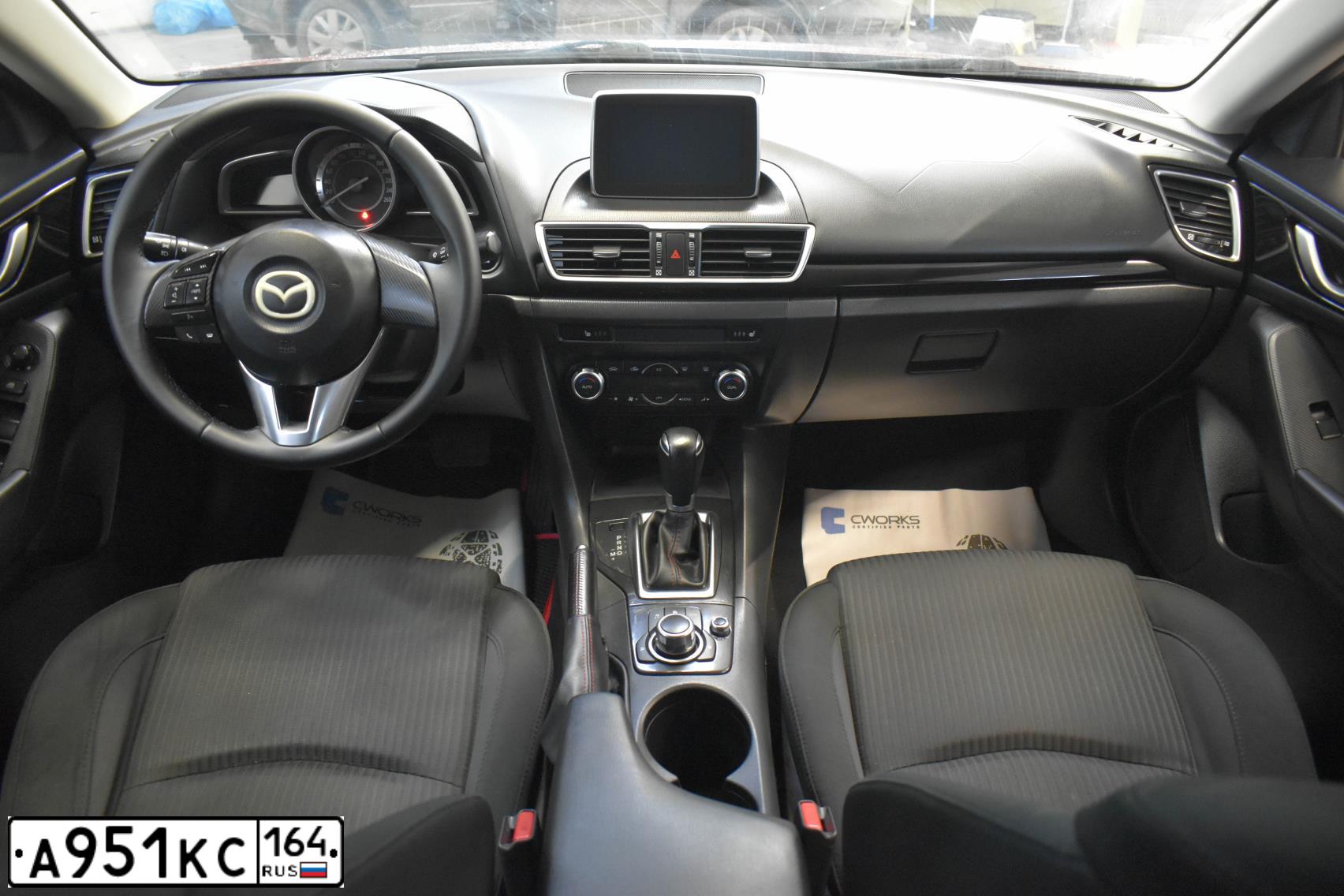 Фото автомобиля MAZDA 3, 2014 — госномер Р570АС40. Цвет: Красный
