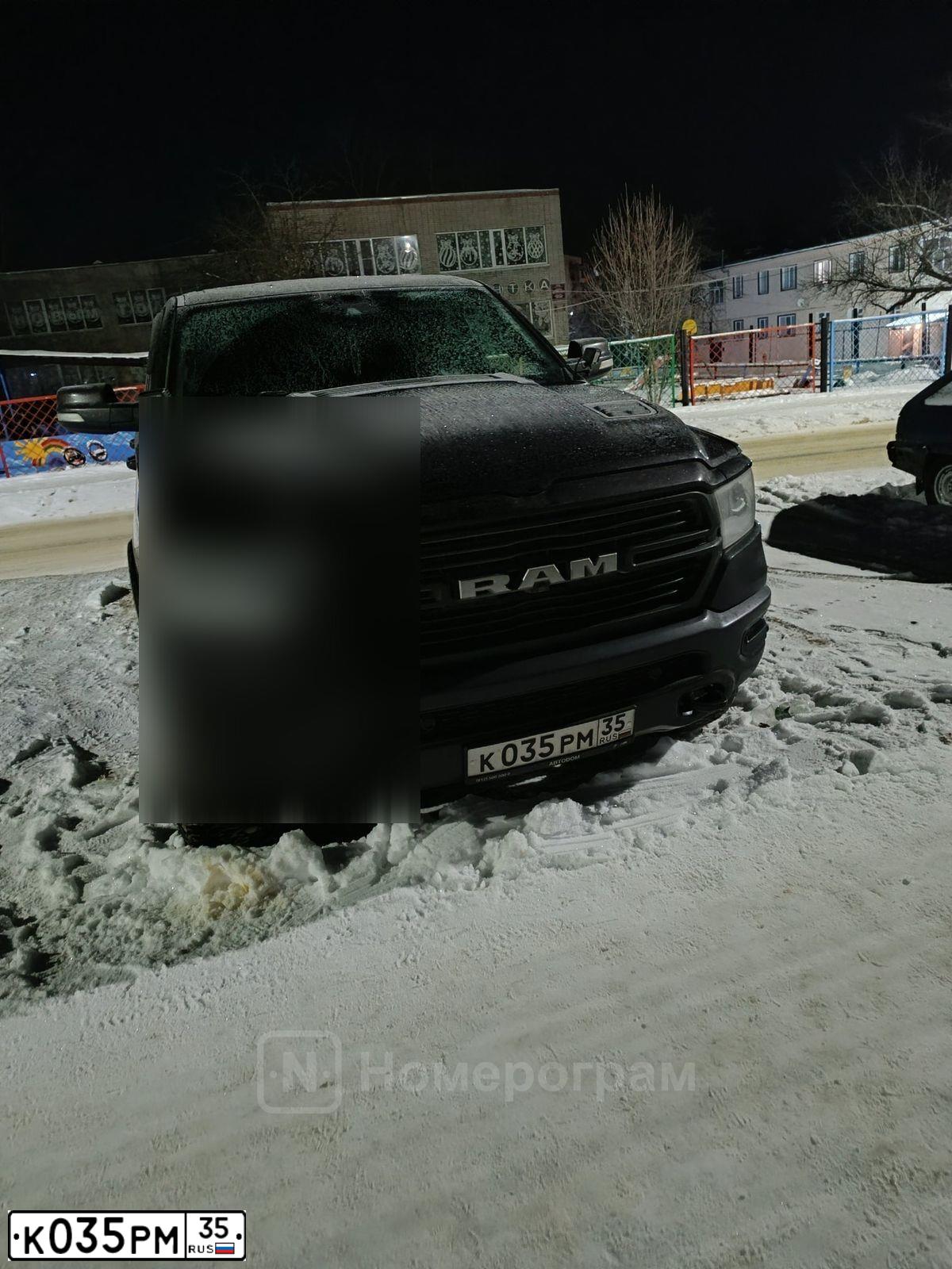 Фото автомобиля SKODA SUPERB, 2013 — госномер К035РМ35. Цвет: СЕРЫЙ