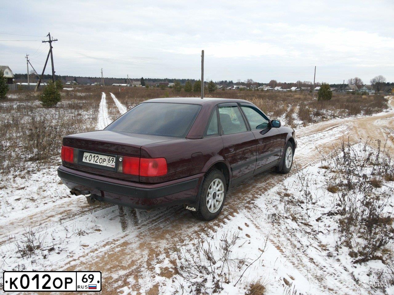 Фото автомобиля AUDI 100, 1992 — госномер А398КК33. Цвет: Красный