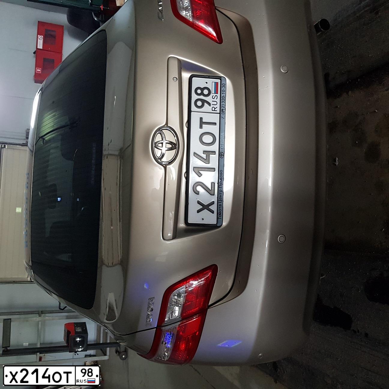 Фото автомобиля TOYOTA CAMRY, 2008 — госномер Х214ОТ98. Цвет: БЕЖЕВЫЙ