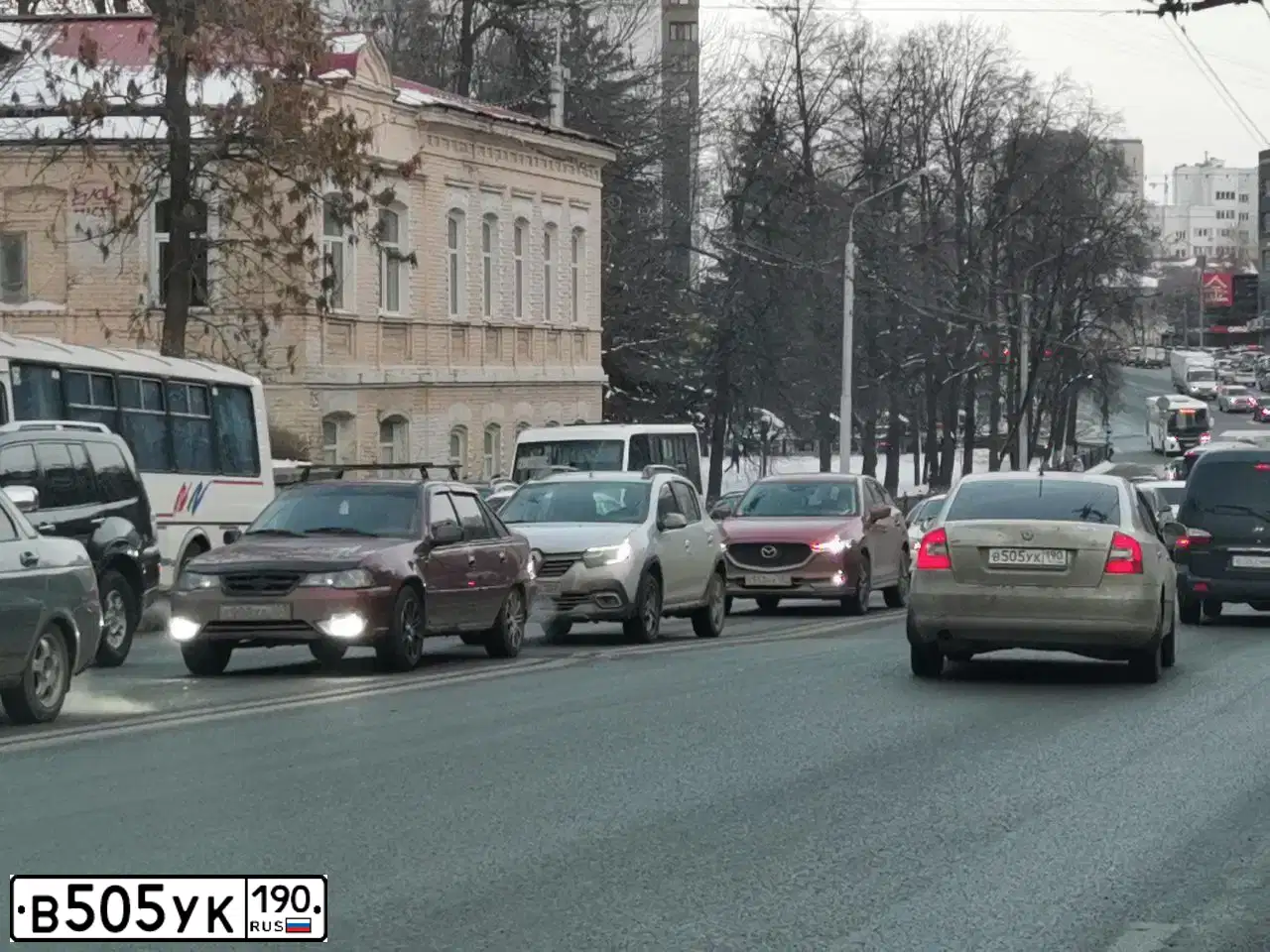 Фото автомобиля SKODA OCTAVIA, 2012 — госномер В505УК190. Цвет: СЕРЕБРИСТО-ЖЕЛТЫЙ