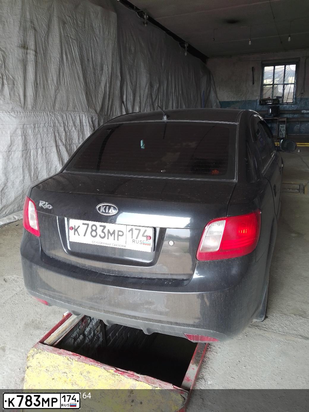 Фото автомобиля KIA RIO, 2010 — госномер У554АР774. Цвет: ЧЕРНЫЙ
