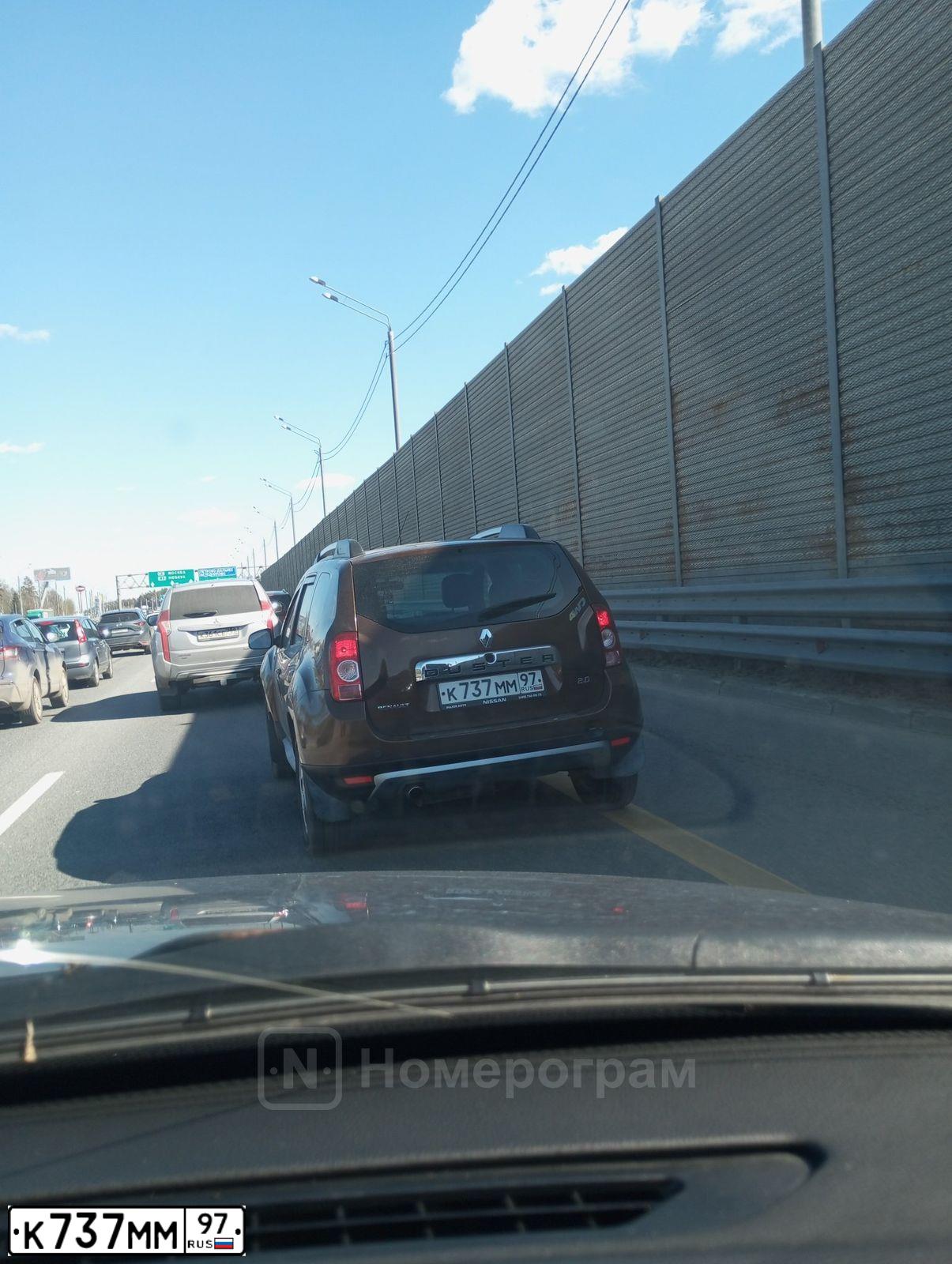 Фото автомобиля RENAULT DUSTER, 2012 — госномер К737ММ97. Цвет: Коричневый