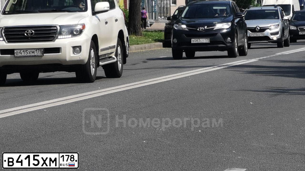 Фото автомобиля TOYOTA LANDCRUISER 200, 2014 — госномер В415ХМ178. Цвет: БЕЛЫЙ