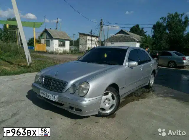 Фото автомобиля MERCEDES E-KLASSE, 2000 — госномер У427МТ47. Цвет: СЕРЫЙ