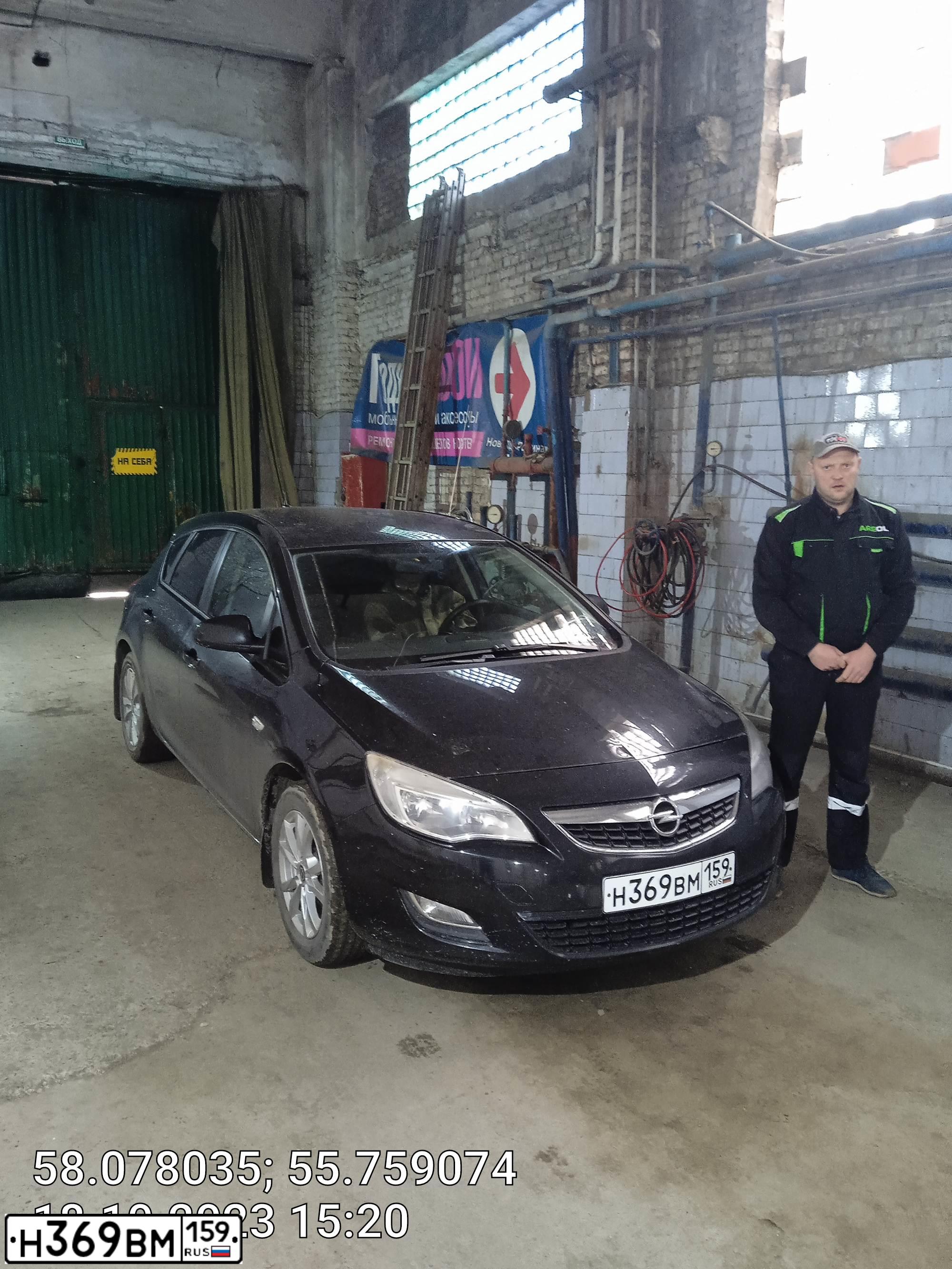 Фото автомобиля OPEL ASTRA, 2010 — госномер Р540ЕУ159. Цвет: ЧЕРНЫЙ