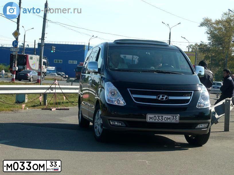 Фото автомобиля HYUNDAI GRAND STAREX, 2010 — госномер О156НМ33. Цвет: СЕРЫЙ