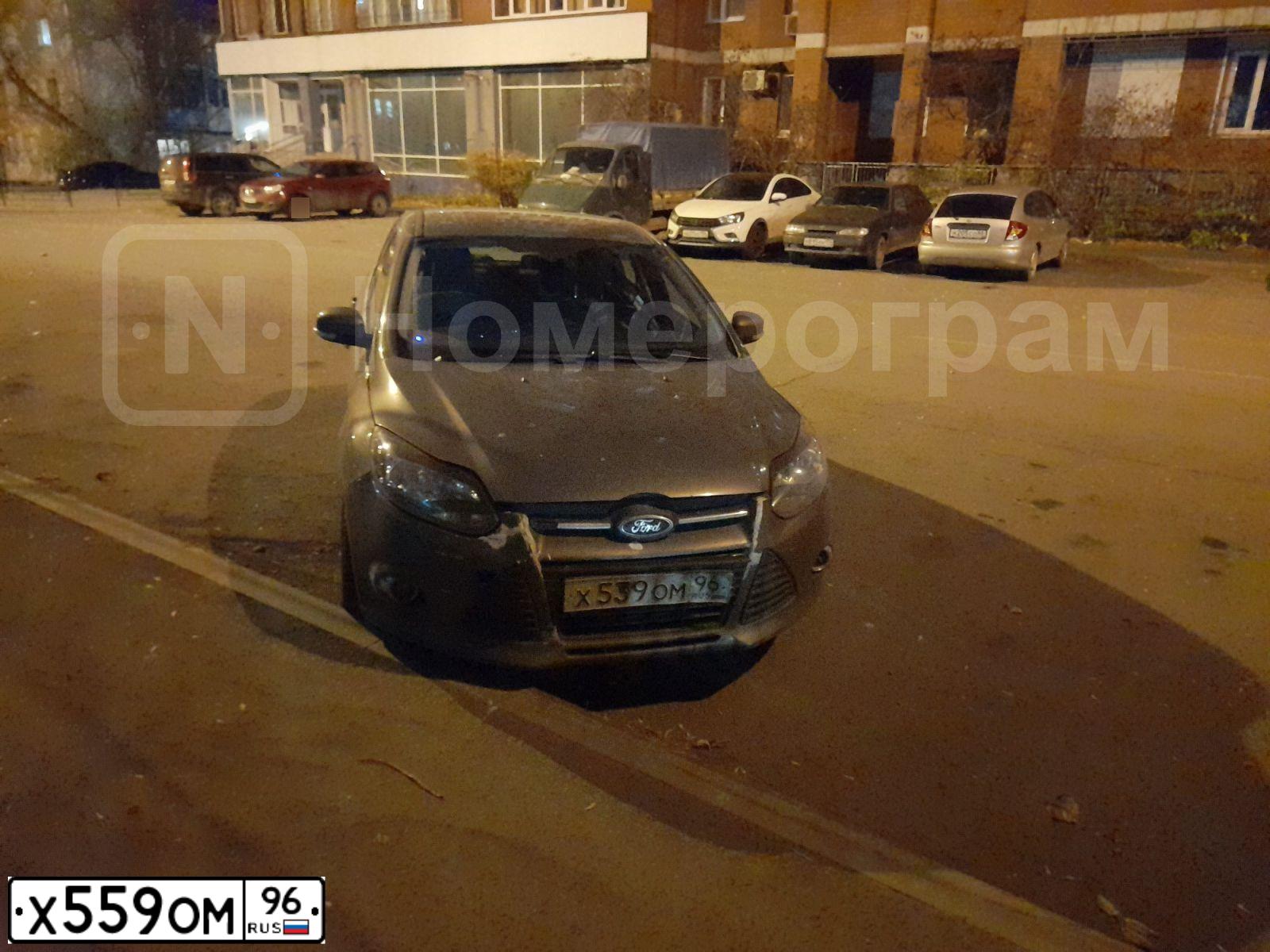 Фото автомобиля FORD FOCUS, 2012 — госномер Х559ОМ96. Цвет: СВЕТЛО-СЕРЫЙ