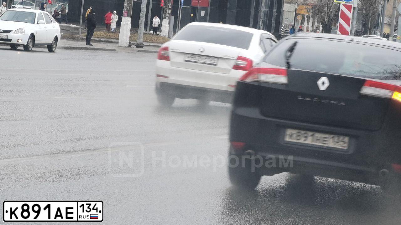 Фото автомобиля PORSCHE CAYENNE, 2006 — госномер К891АЕ134. Цвет: ЧЕРНЫЙ