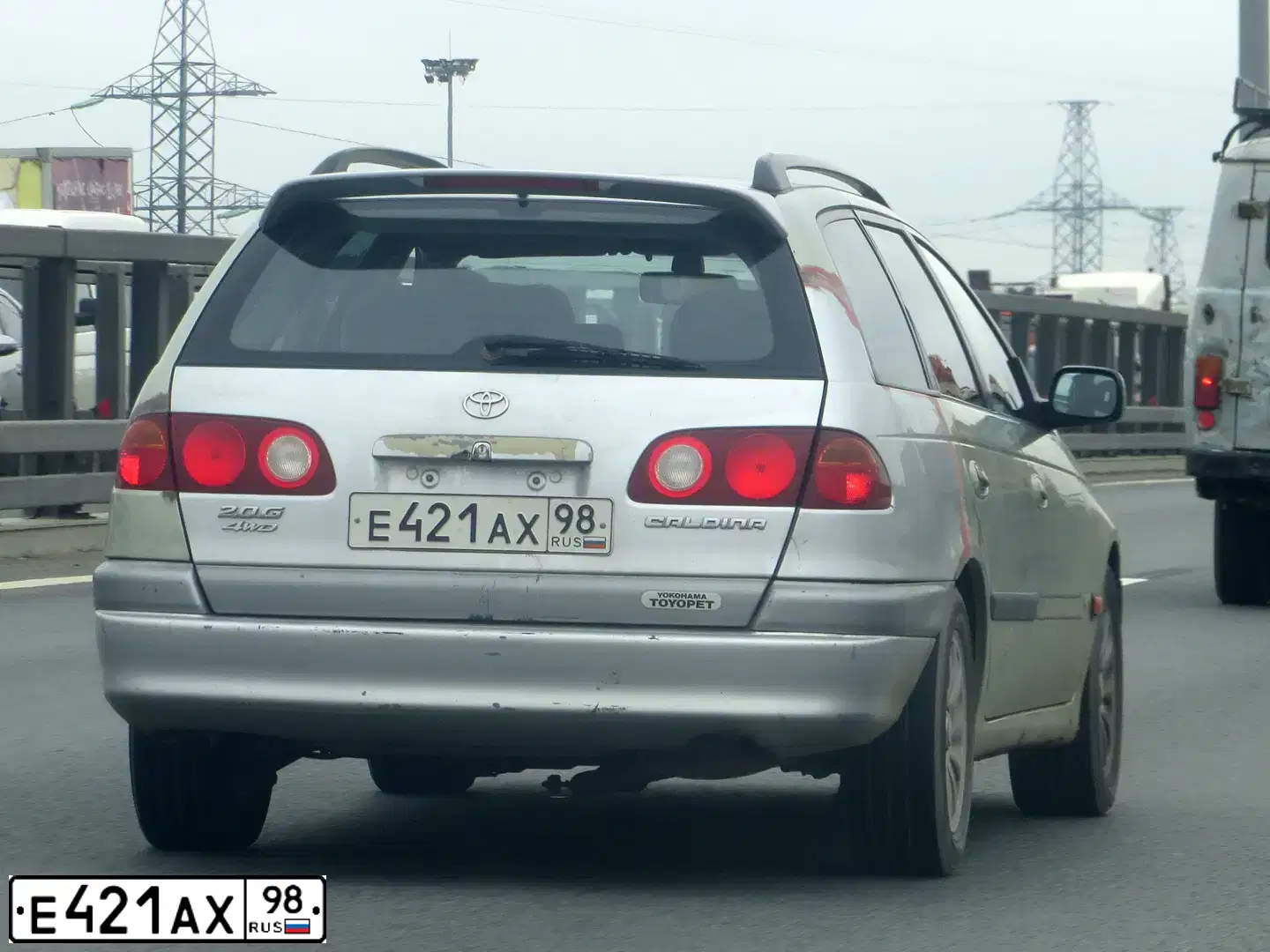Фото автомобиля TOYOTA AVENSIS, 1998 — госномер Е421АХ98. Цвет: СВЕТЛО-ЗЕЛЕНЫЙ