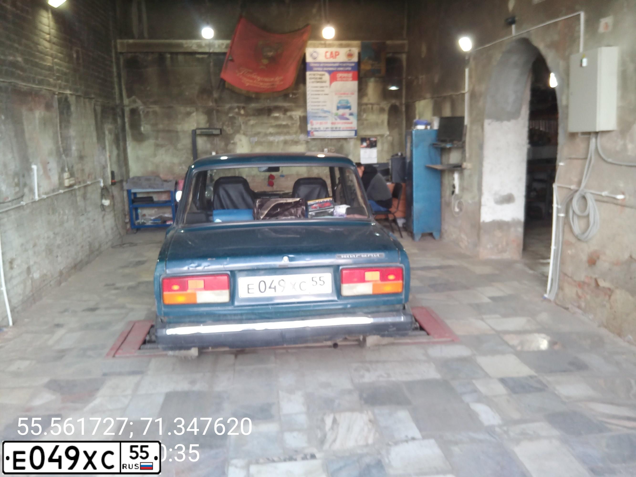 Фото автомобиля LADA 2107, 2002 — госномер Е049ХС55. Цвет: Темно-зеленый