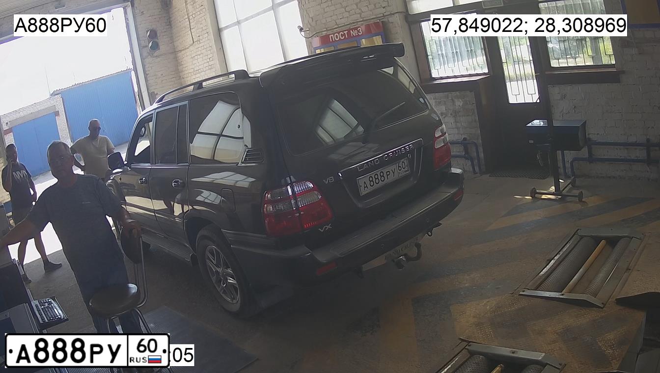 Фото автомобиля TOYOTA LANDCRUISER, 2004 — госномер Е666ВВ177. Цвет: ЧЕРНЫЙ