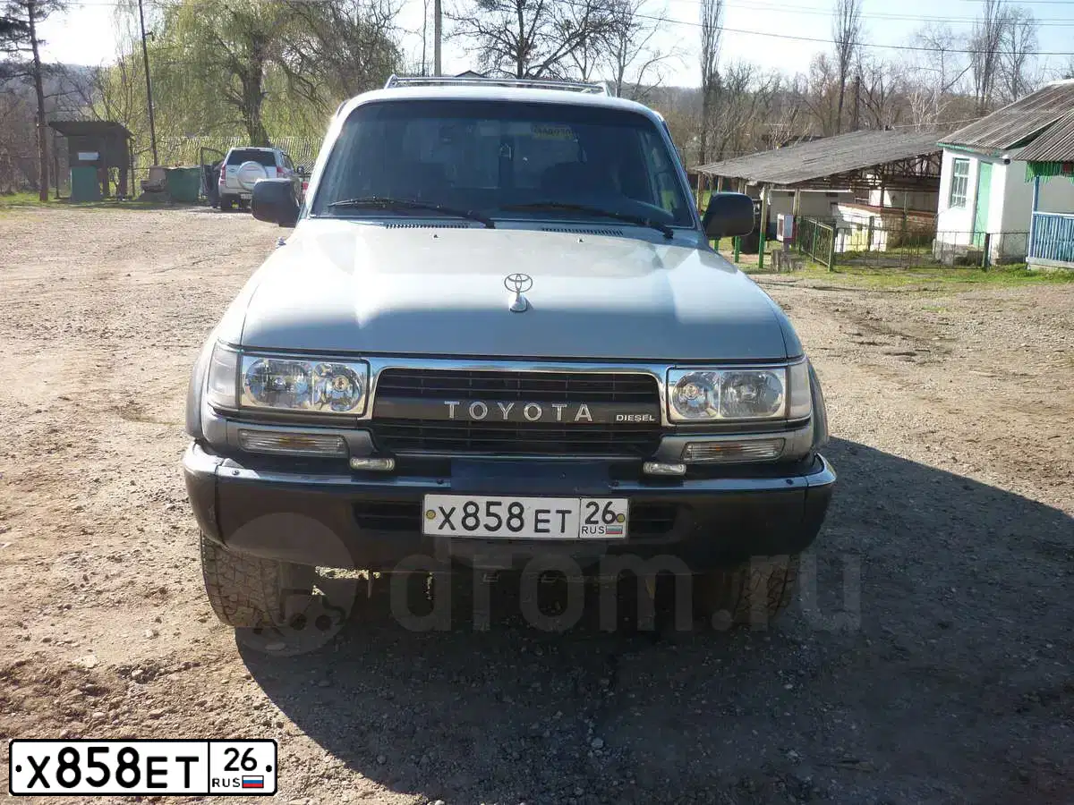 Фото автомобиля TOYOTA LANDCRUISER, 1994 — госномер Р406ВО27. Цвет: СВЕТЛО-СЕРЫЙ