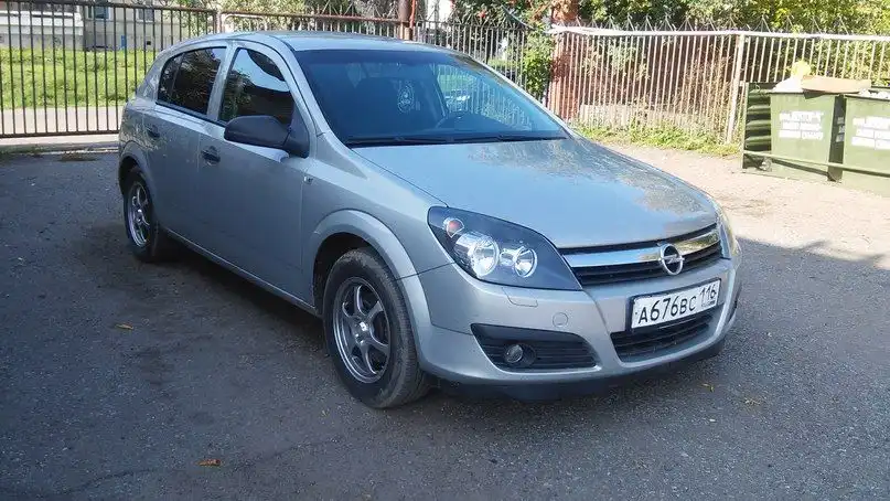 Фото автомобиля OPEL ASTRA, 2006 — госномер А676ВС116. Цвет: БЕЖЕВО-СЕРЫЙ