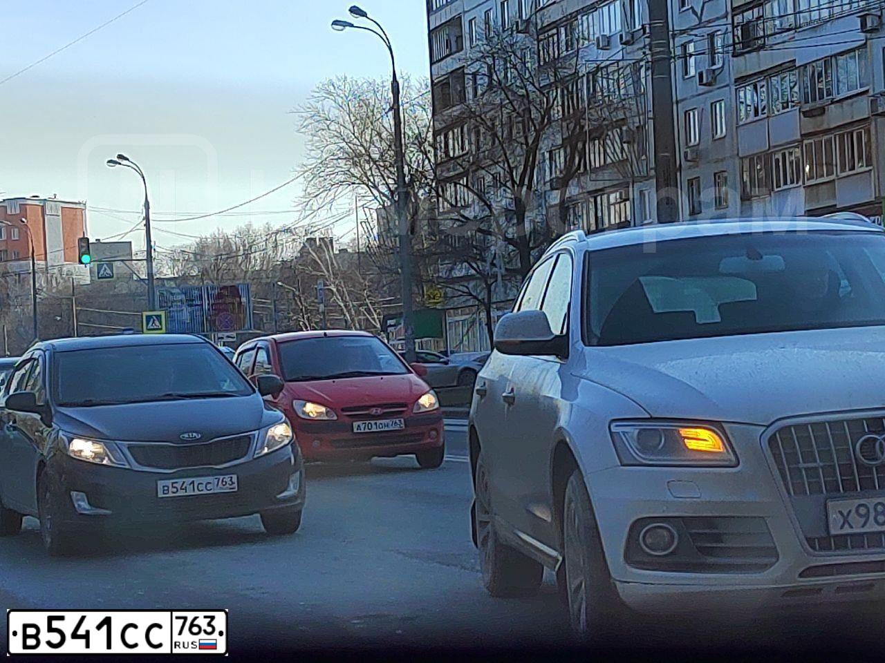 Фото автомобиля KIA RIO, 2013 — госномер Е331УН763. Цвет: ЧЕРНЫЙ