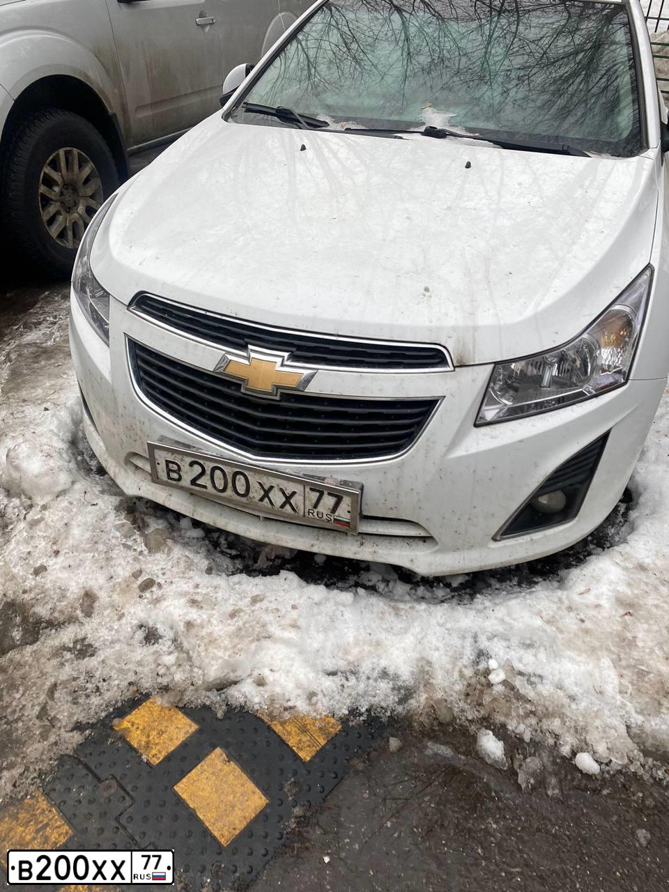 Фото автомобиля CHEVROLET CRUZE, 2013 — госномер В200ХХ77. Цвет: Белый