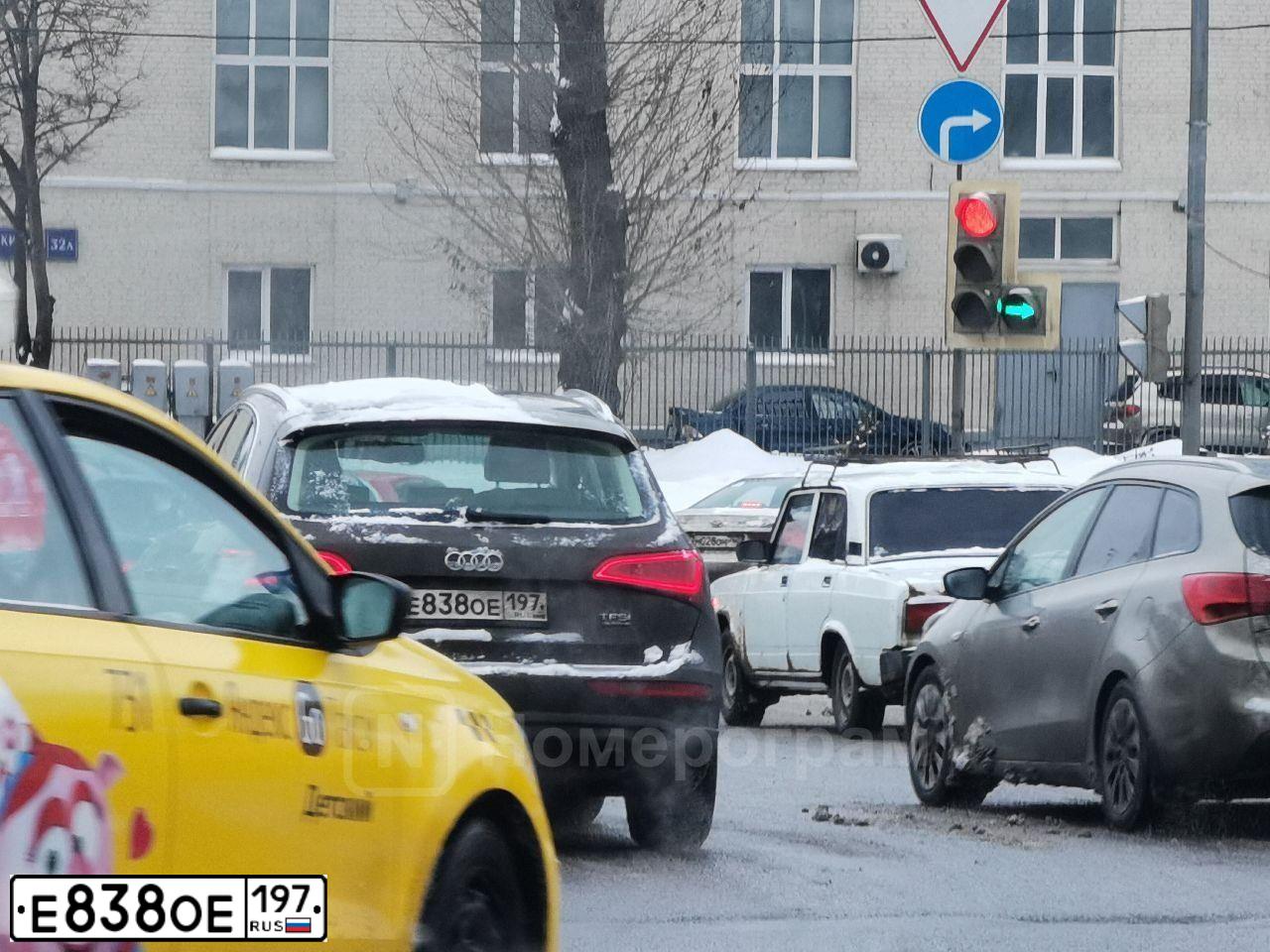 Фото автомобиля NISSAN QASHQAI, 2011 — госномер Е838ОЕ197. Цвет: Белый