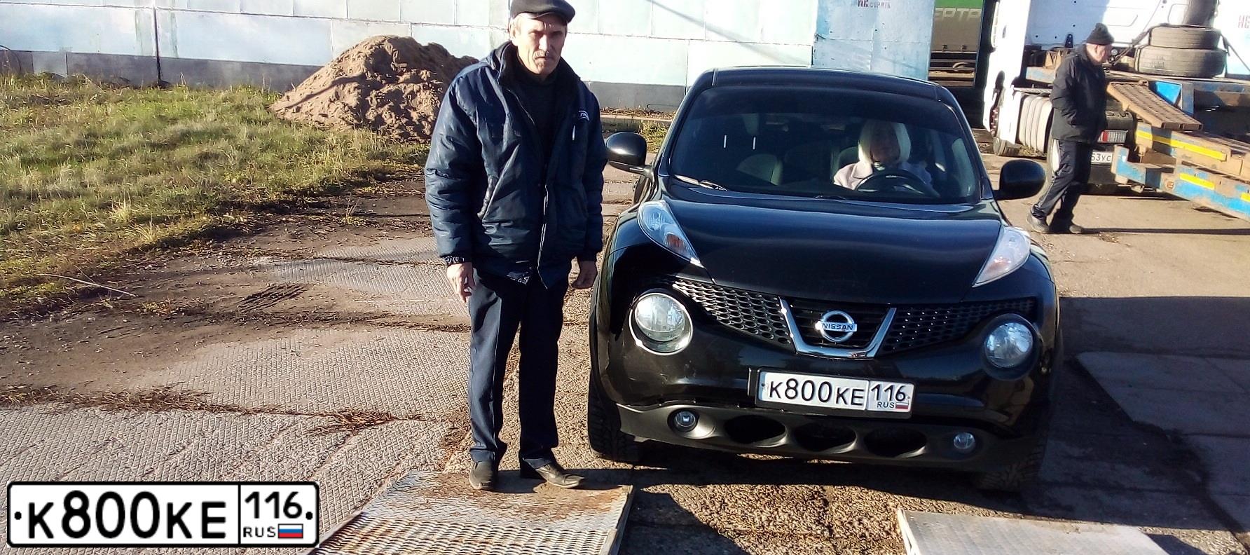 Фото автомобиля NISSAN JUKE, 2014 — госномер Н199РЕ21. Цвет: ЧЕРНЫЙ