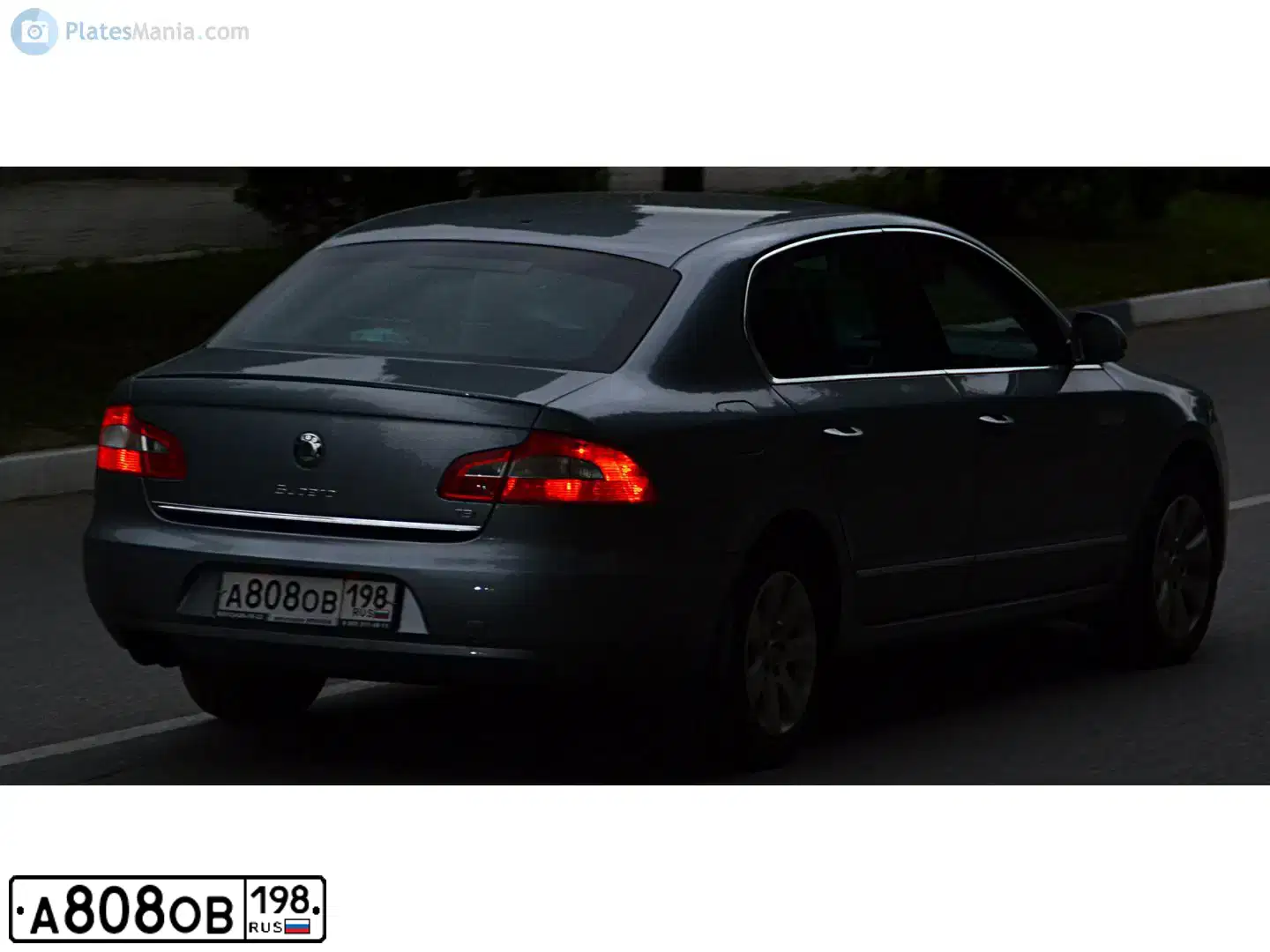 Фото автомобиля SKODA SUPERB, 2013 — госномер У219АЕ750. Цвет: Серый