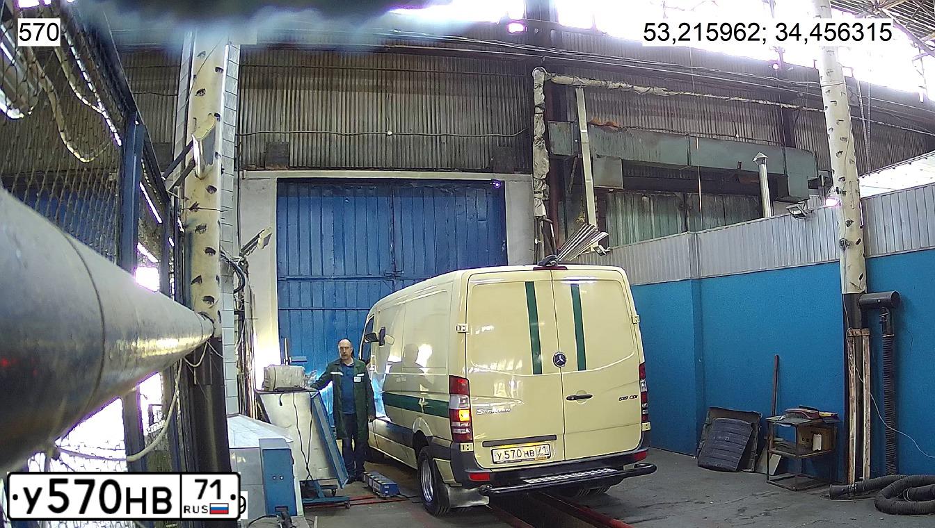 Фото автомобиля MERCEDES SPRINTER, 2012 — госномер Е587СМ197. Цвет: ПЕСОЧНЫЙ