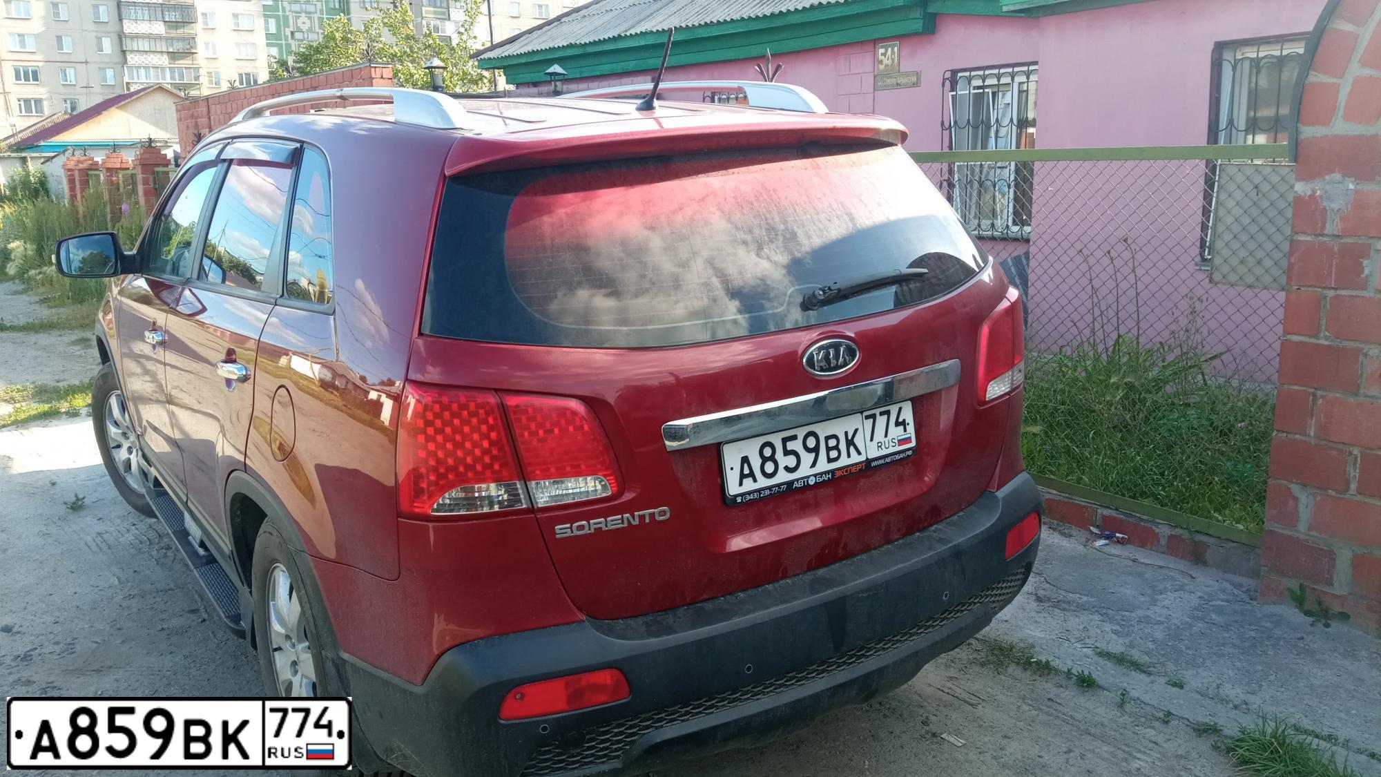 Фото автомобиля KIA SORENTO, 2012 — госномер В959ВА774. Цвет: Красный