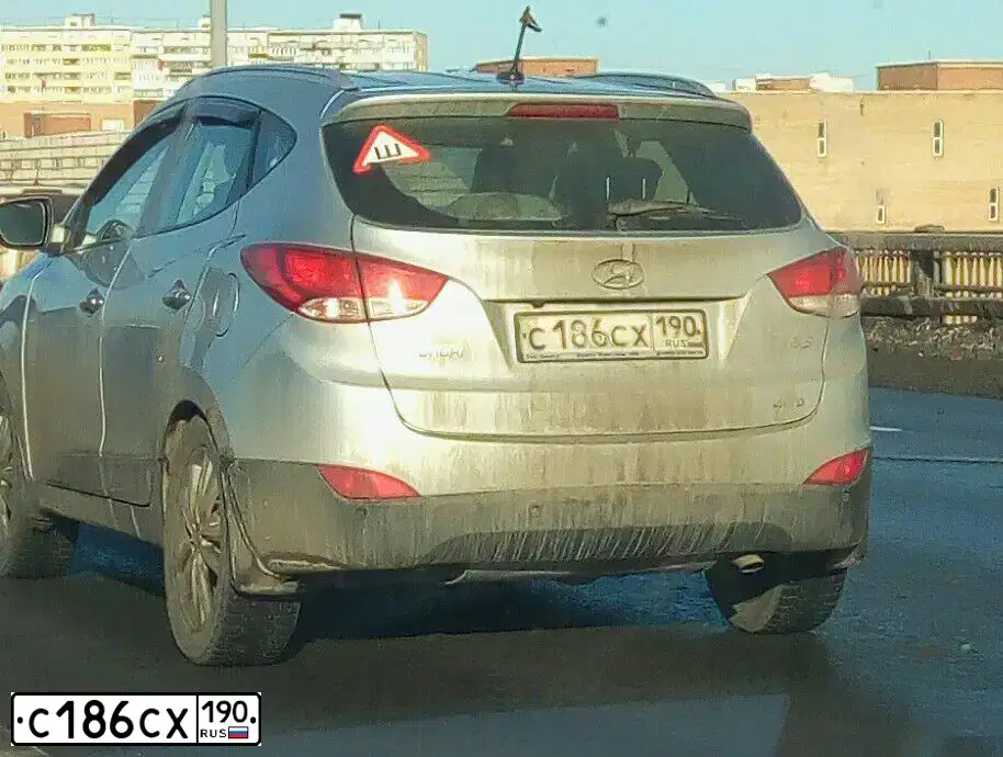 Фото автомобиля HYUNDAI IX35, 2011 — госномер С186СХ190. Цвет: СЕРЫЙ СВЕТЛЫЙ