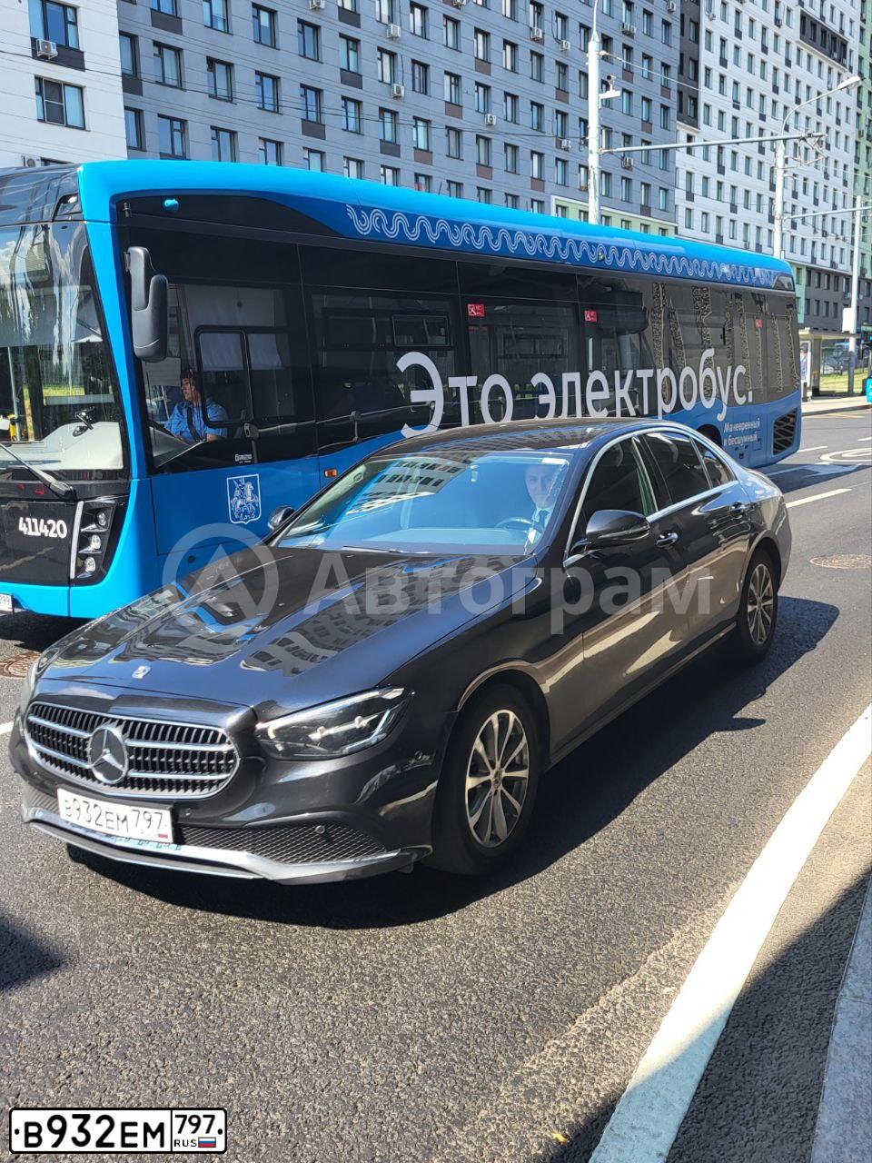 Фото автомобиля MERSEDES-BENZ Е 200 D, 2021 — госномер В932ЕМ797. Цвет: ЧЕРНЫЙ