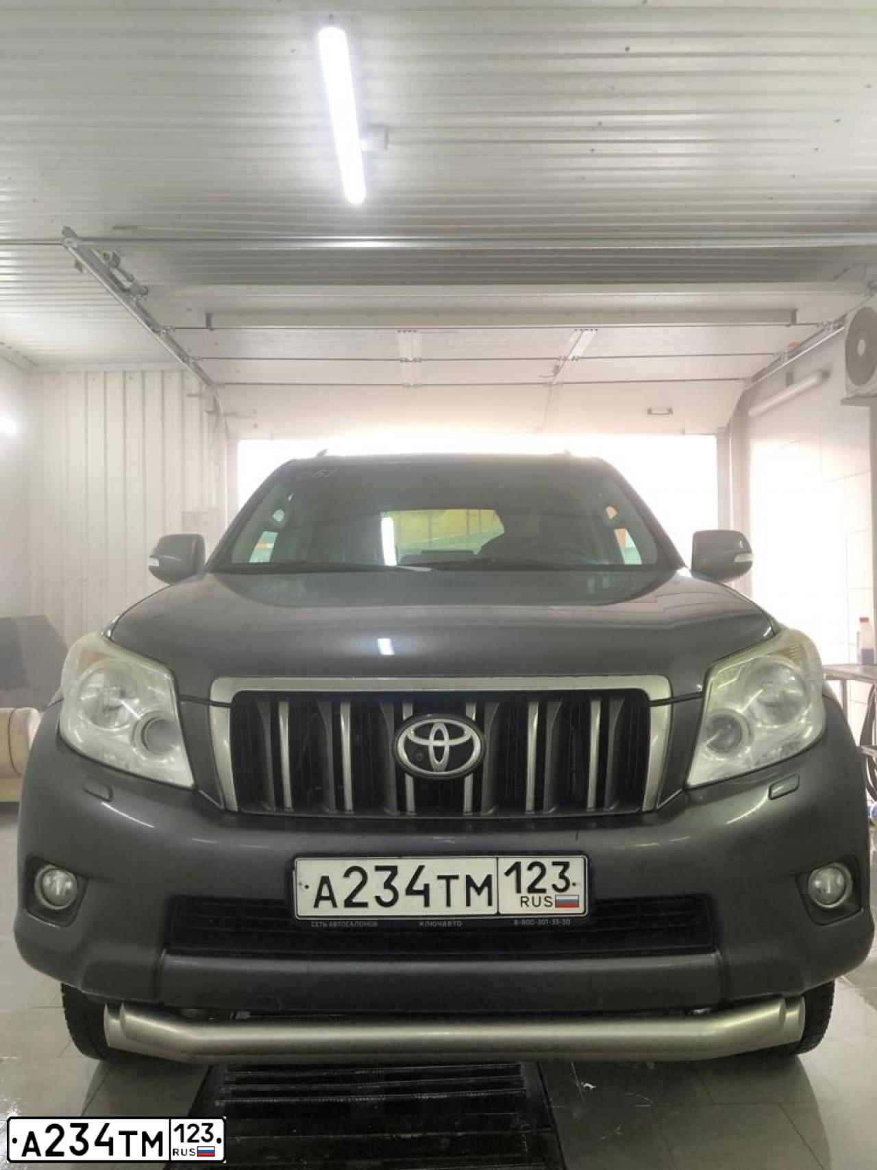 Фото автомобиля TOYOTA LANDCRUISER, 2012 — госномер С640НО193. Цвет: СЕРЫЙ