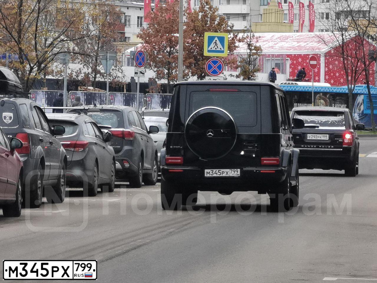 Фото автомобиля MERCEDES G-KLASSE, 2020 — госномер М345РХ799. Цвет: ЧЕРНЫЙ