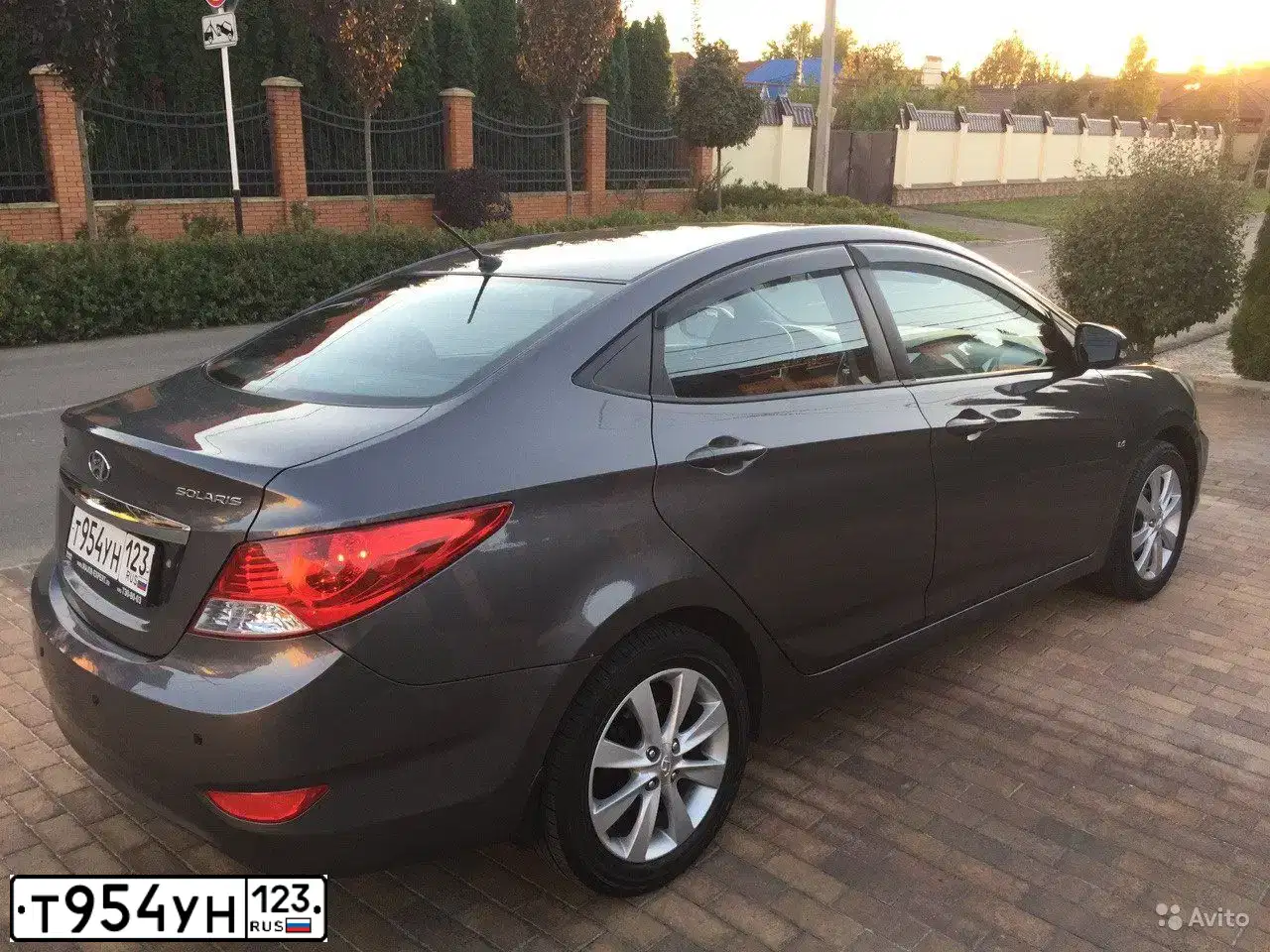 Фото автомобиля HYUNDAI SOLARIS, 2012 — госномер М950НЕ82. Цвет: Черно Серый