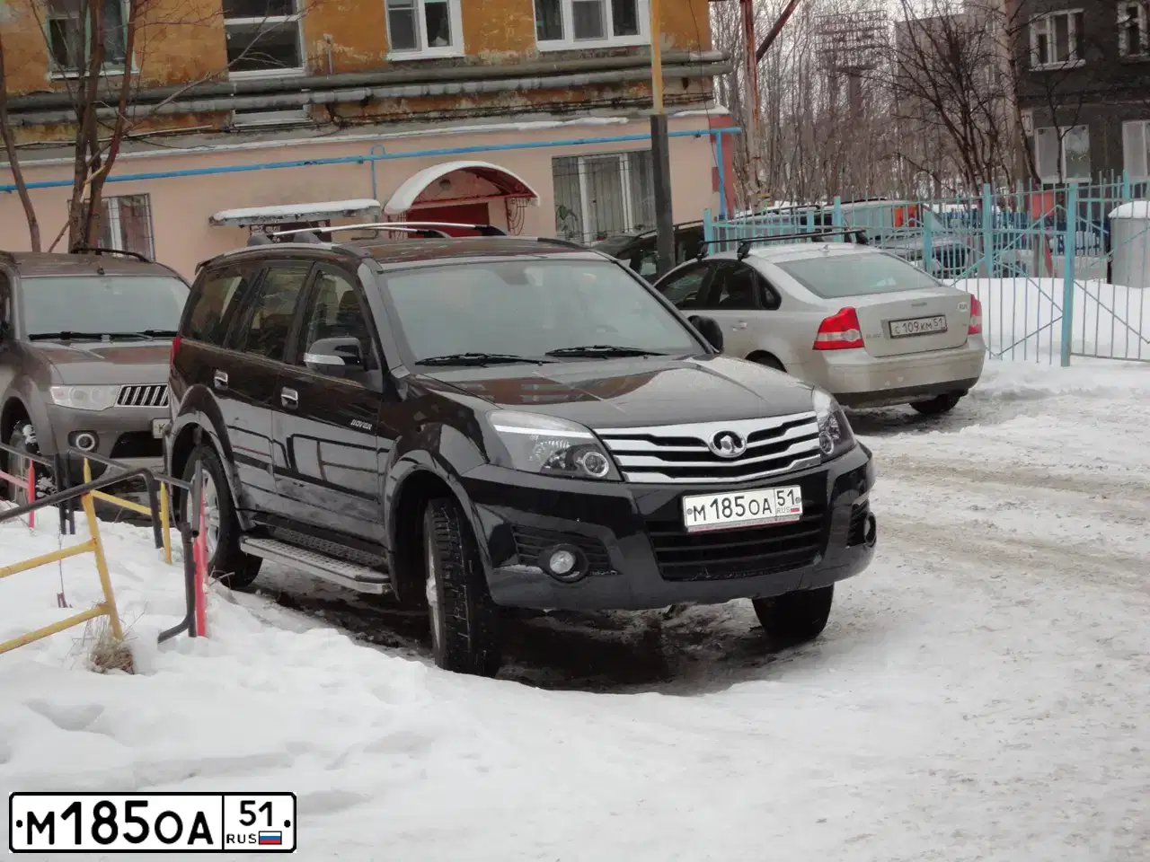 Фото автомобиля GREAT WALL HOVER, 2013 — госномер М185ОА51. Цвет: ЧЕРНЫЙ