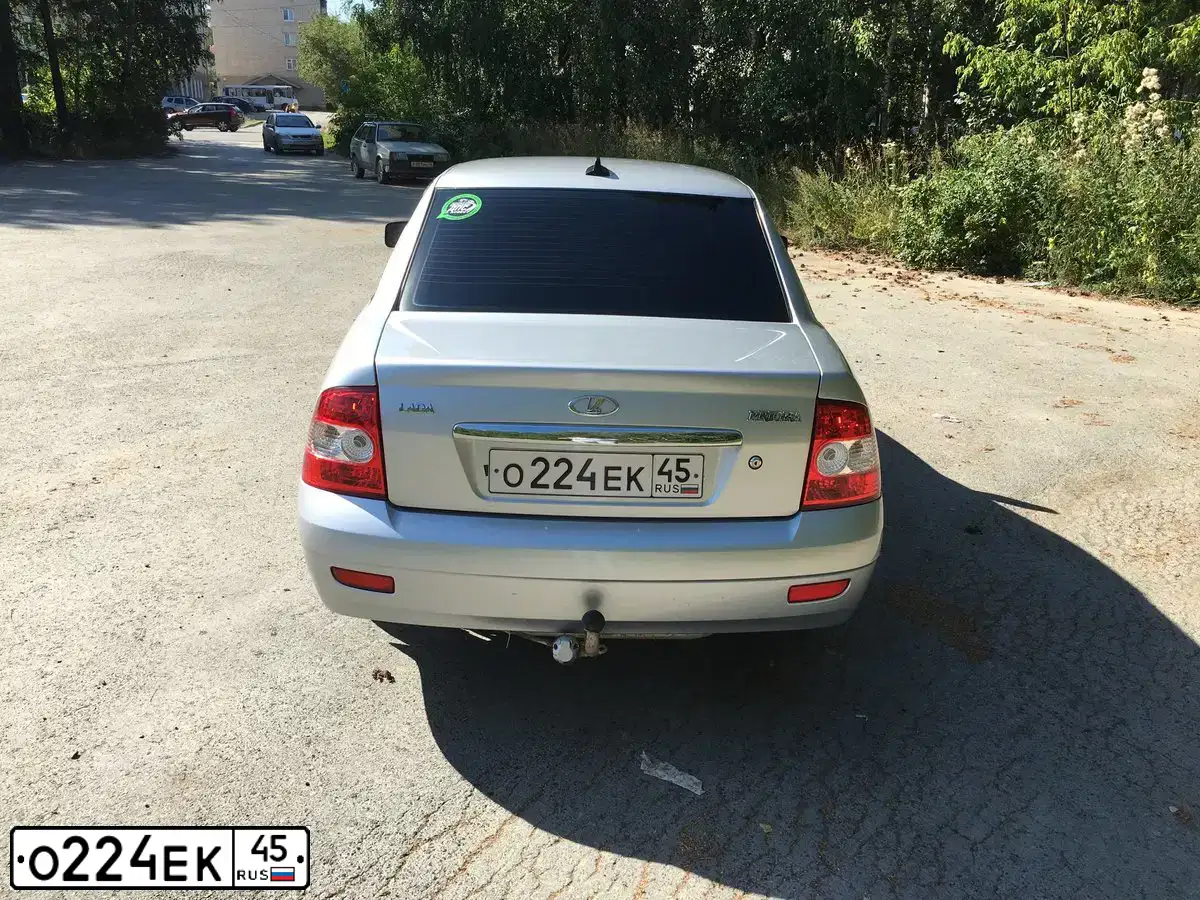 Фото автомобиля LADA 2170 PRIORA, 2007 — госномер Р216УО196. Цвет: СВЕТЛО-СЕРЫЙ