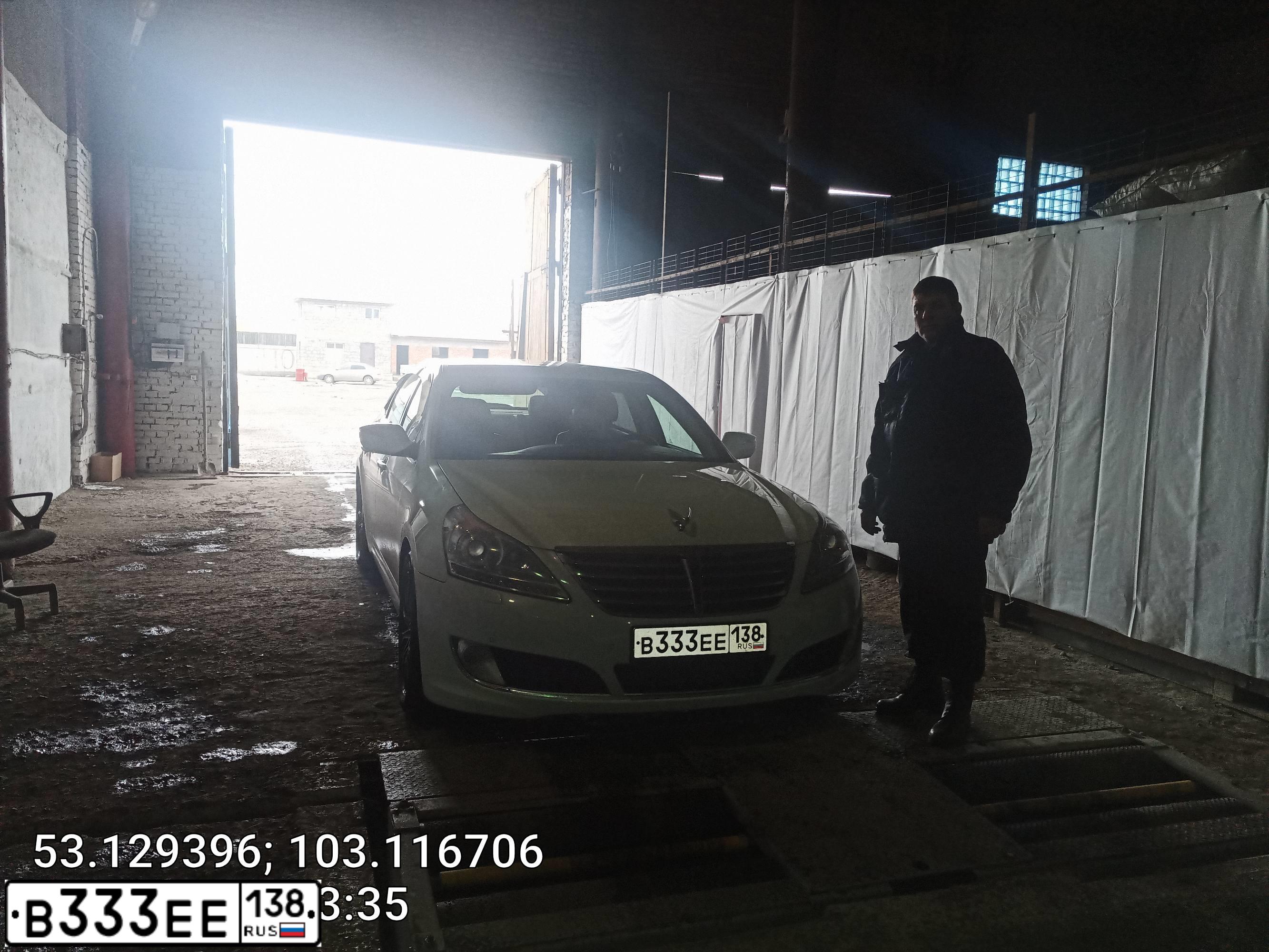 Фото автомобиля INFINITI QX70 /FX/, 2010 — госномер В333ЕЕ138. Цвет: Белый