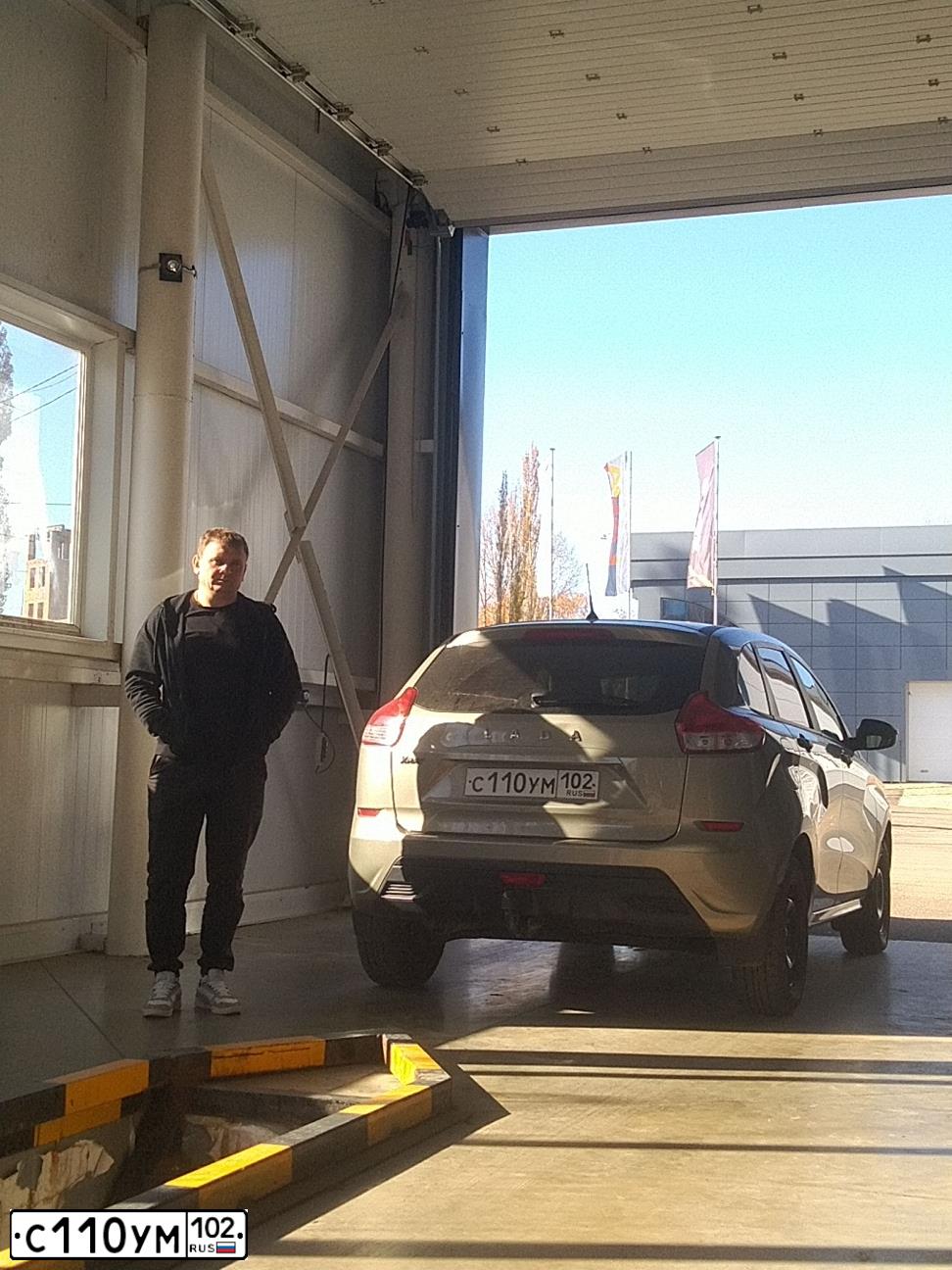 Фото автомобиля LADA XRAY, 2016 — госномер С110УМ102. Цвет: СЕРО-БЕЖЕВЫЙ