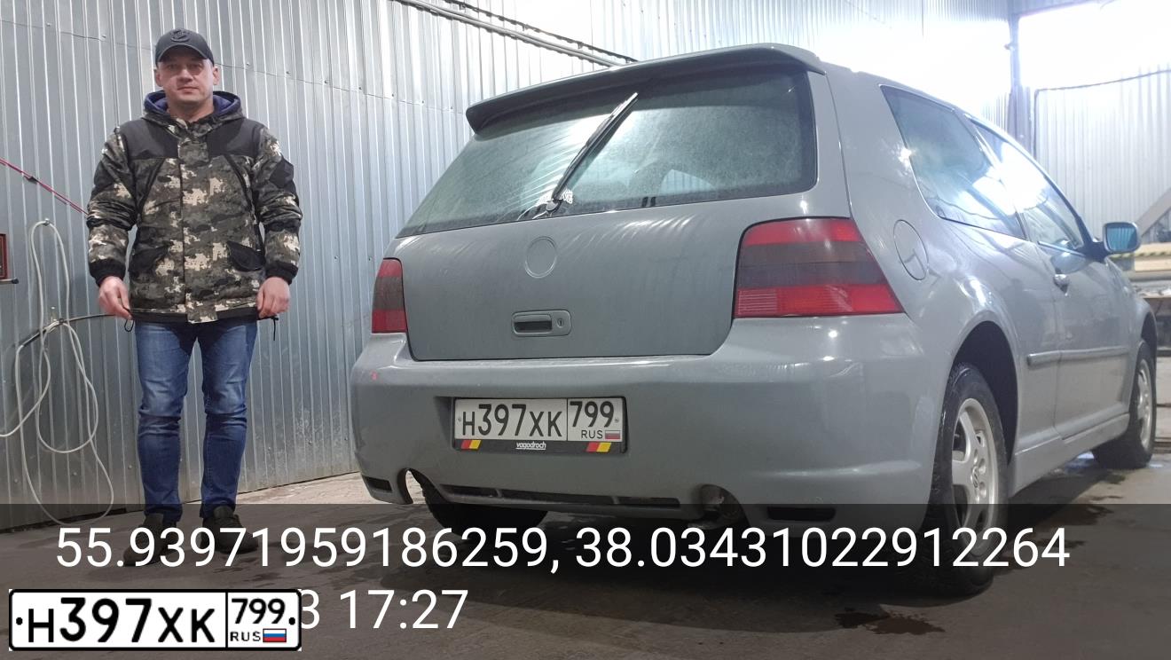 Фото автомобиля VOLKSWAGEN GOLF, 2000 — госномер С948ВА199. Цвет: Серебристый