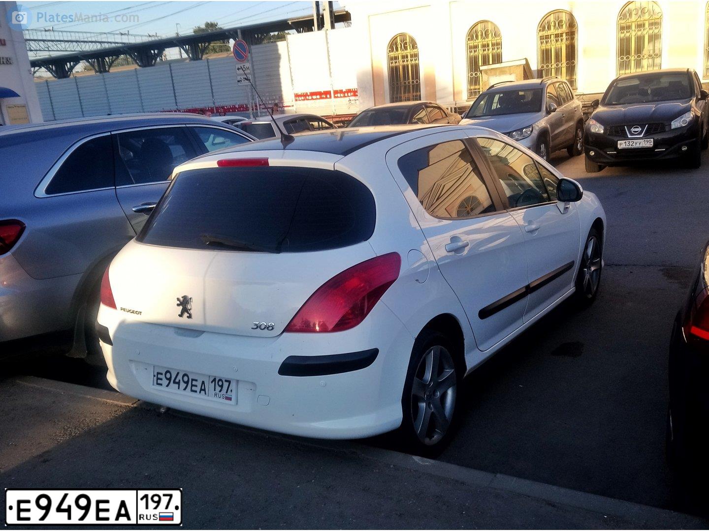 Фото автомобиля PEUGEOT 308, 2010 — госномер В390ТК790. Цвет: Белый