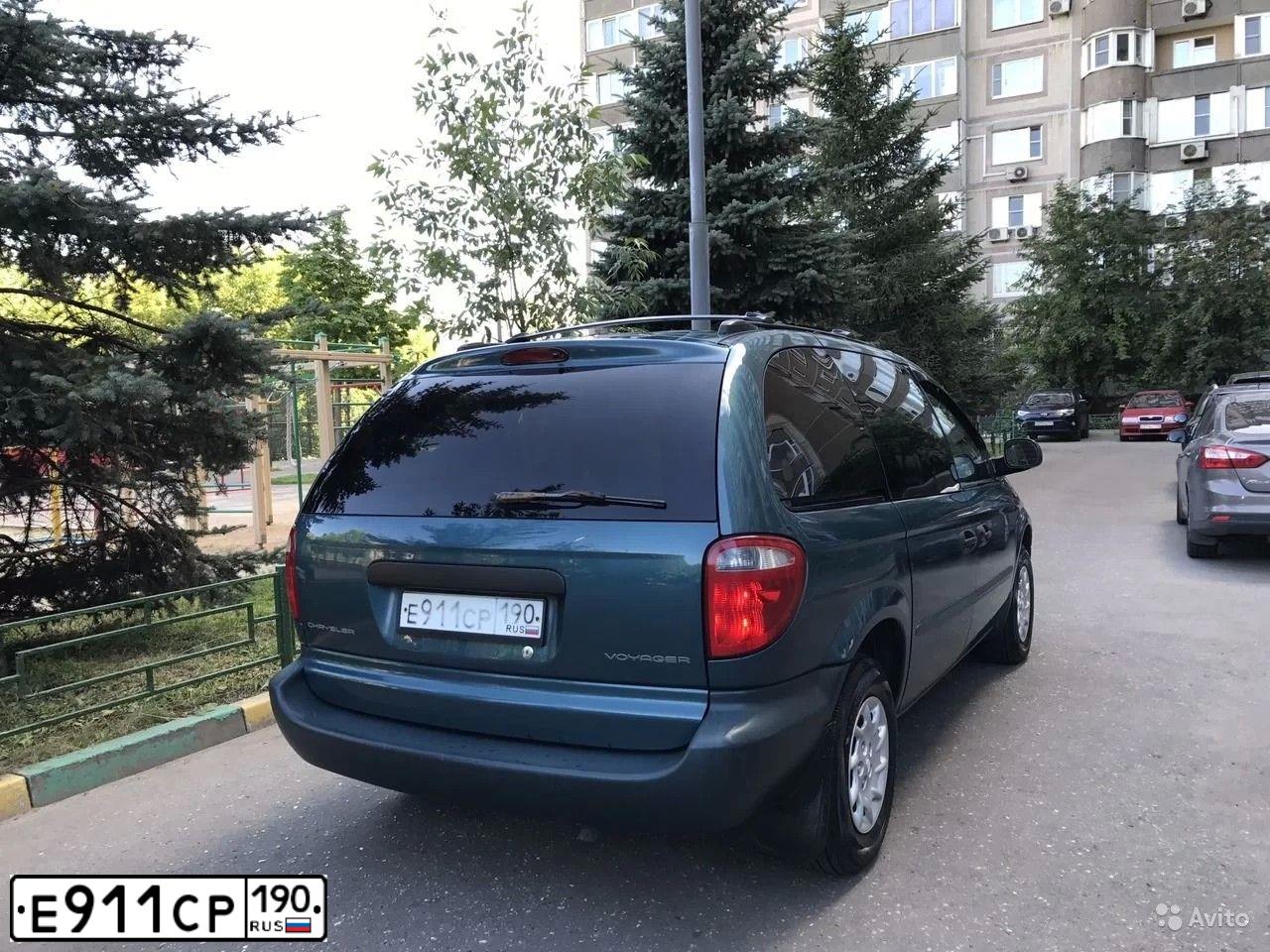 Фото автомобиля CHRYSLER VOYAGER, 2002 — госномер К117ЕК550. Цвет: СЕРО-ГОЛУБОЙ