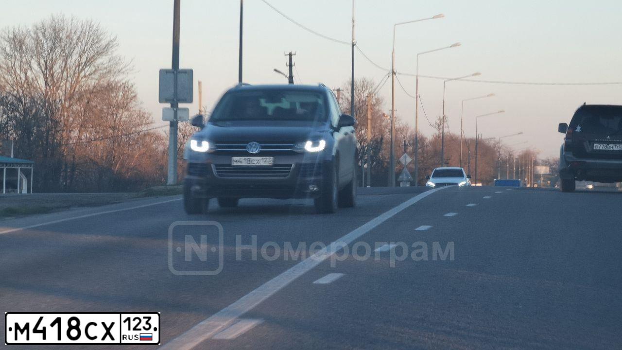 Фото автомобиля VOLKSWAGEN TOUAREG, 2013 — госномер М955ВС977