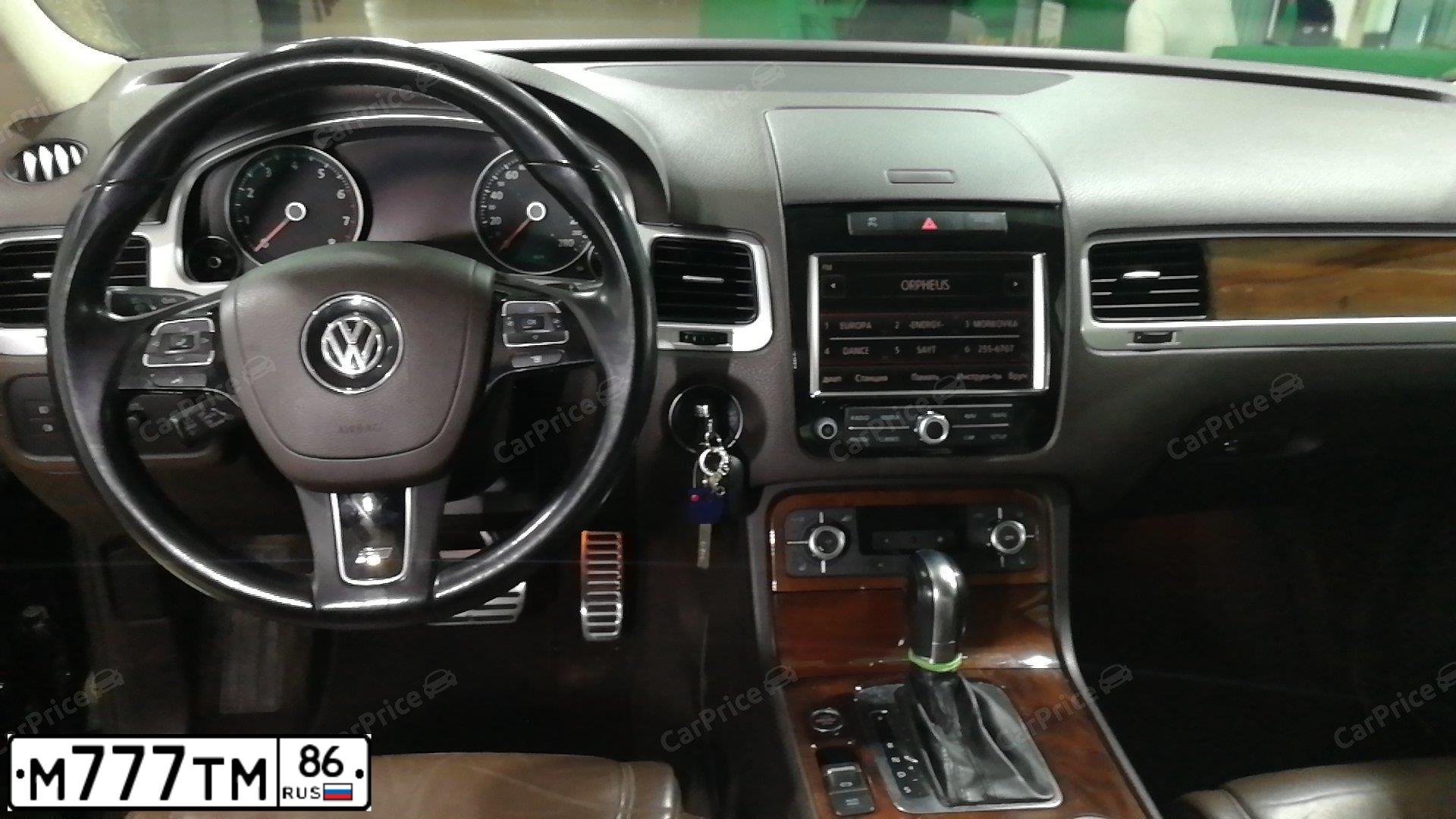 Фото автомобиля VOLKSWAGEN TOUAREG, 2010 — госномер М777ТМ86. Цвет: ЧЕРНЫЙ