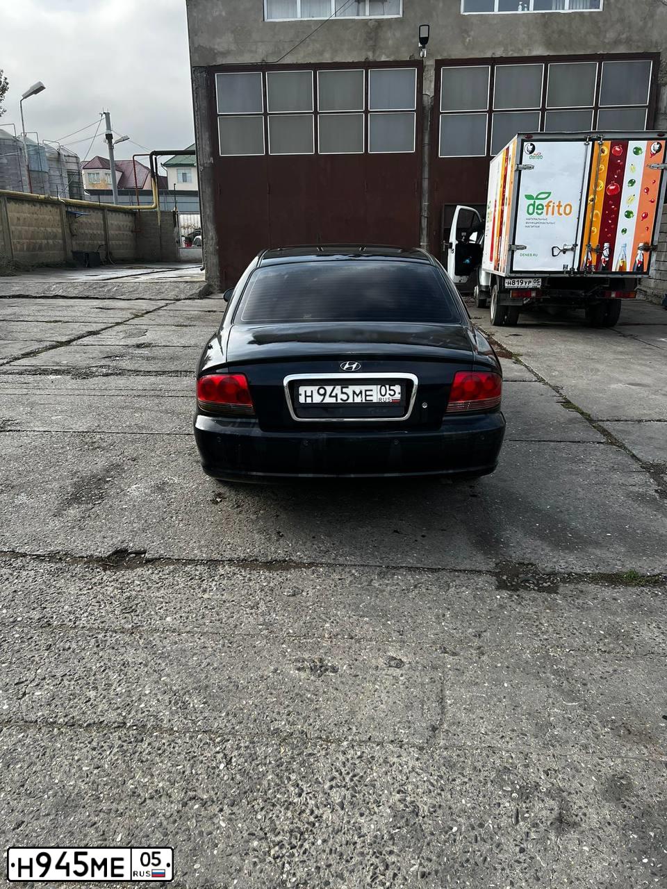 Фото автомобиля TAGAZ SONATA, 2006 — госномер Н945МЕ05. Цвет: ЧЕРНЫЙ