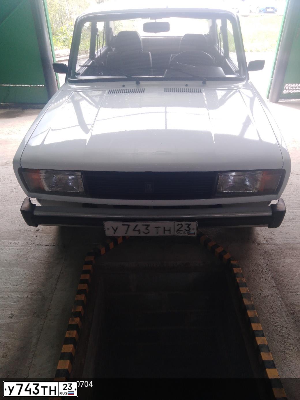 Фото автомобиля LADA 2105 LADA, 2004 — госномер М464МК193. Цвет: ЯРКО-БЕЛЫЙ